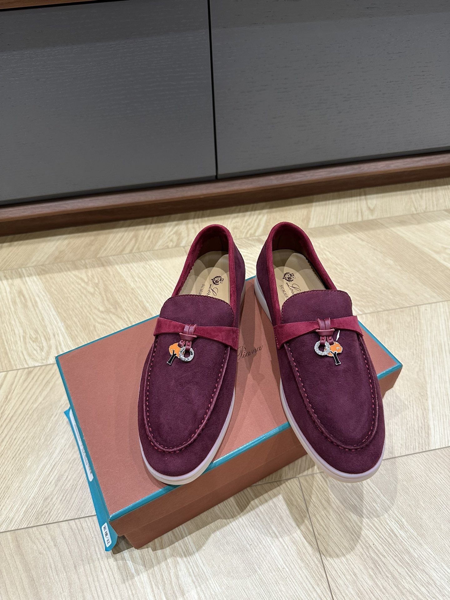 NO:262733,P women, men, LP spliced ​​women's pendant loafers, top Loro piano* new color combination // full suede // genuine leather midsole latex sole size women 35/36/37/38/39/40/41/, casual shoes/sports shoes, loro piano, loro piano, loafers, sneakers, chamois leather19860909P女 男 LP拼接款女款吊坠乐福鞋,顶Loro pian*新拼色//全麂皮//真皮中底乳胶底 size女35/36/37/38/39/40/41/,休闲鞋/运动鞋,loro piana,loro piana,loafers,sneakers,chamois leather,Women's Shoes