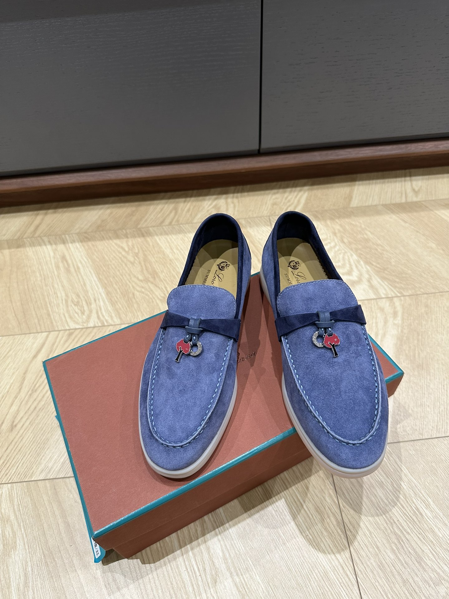 NO:262739,P women, men, LP spliced ​​women's pendant loafers, top Loro piano* new color combination // full suede // genuine leather midsole latex sole size women 35/36/37/38/39/40/41/, casual shoes/sports shoes, loro piano, loro piano, loafers, sneakers, chamois leather19860909P女 男 LP拼接款女款吊坠乐福鞋,顶Loro pian*新拼色//全麂皮//真皮中底乳胶底 size女35/36/37/38/39/40/41/,休闲鞋/运动鞋,loro piana,loro piana,loafers,sneakers,chamois leather,Women's Shoes