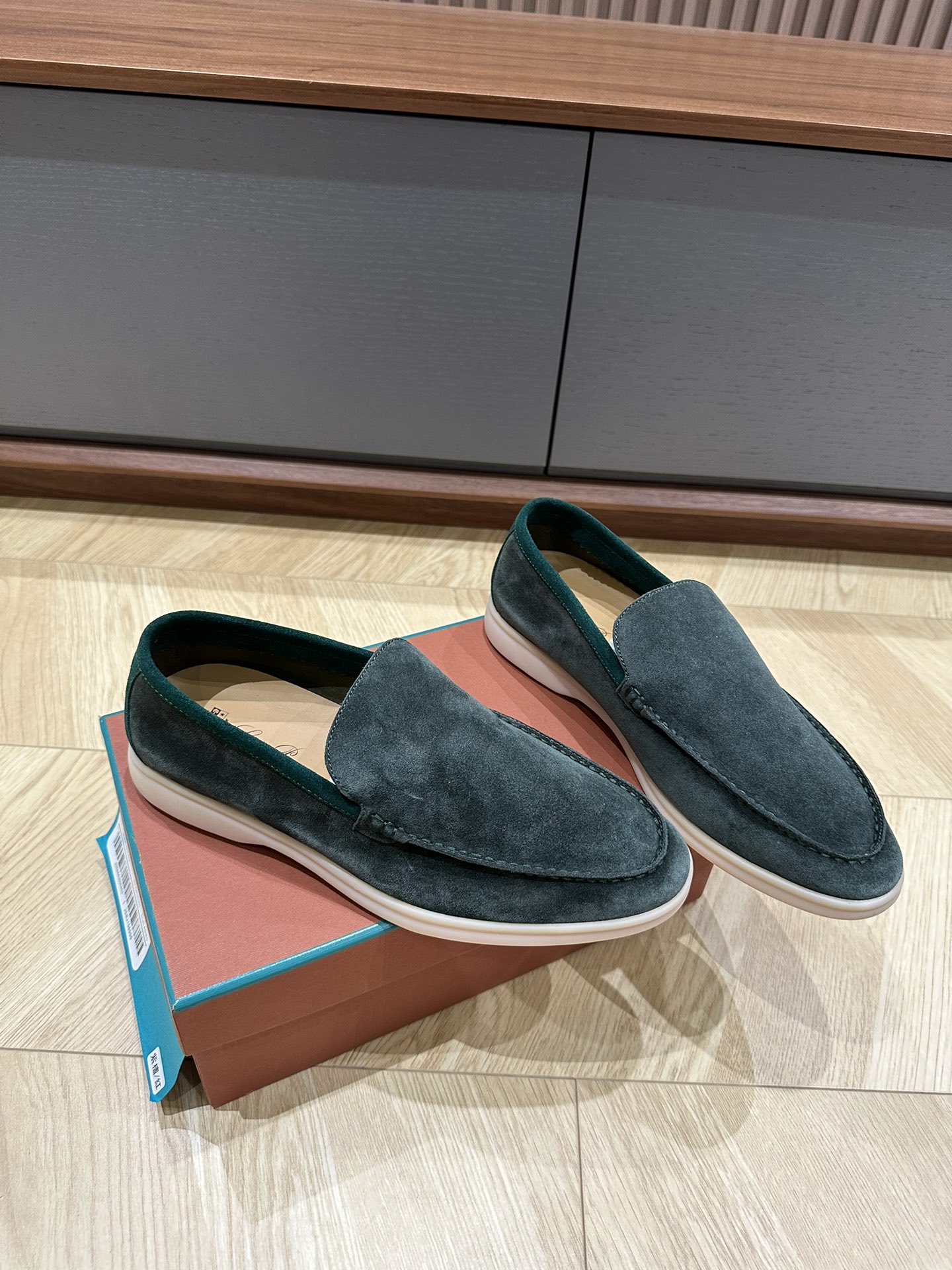 NO:262748,P female men LP spliced ​​men's one-legged loafers, top Loro piano* new color combination // full suede // genuine leather midsole latex sole size men 39/40/41/42/43/44/45/, casual shoes/sports shoes, loro piano, loro piano, loafers, sneakers, chamois leather19860909P女 男 LP拼接款男款一脚蹬乐福鞋,顶Loro pian*新拼色//全麂皮//真皮中底乳胶底 size男39/40/41/42/43/44/45/,休闲鞋/运动鞋,loro piana,loro piana,loafers,sneakers,chamois leather,Women's Shoes