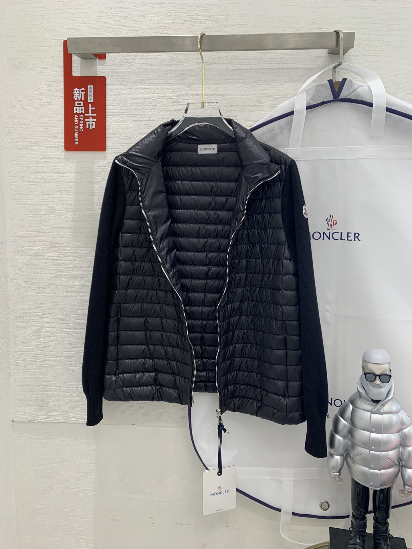 秋冬moncl*r立领轻薄羽绒羊毛针织开衫羽绒服 现货！
颜色：黑色 白色
尺码：s m L XL
实物