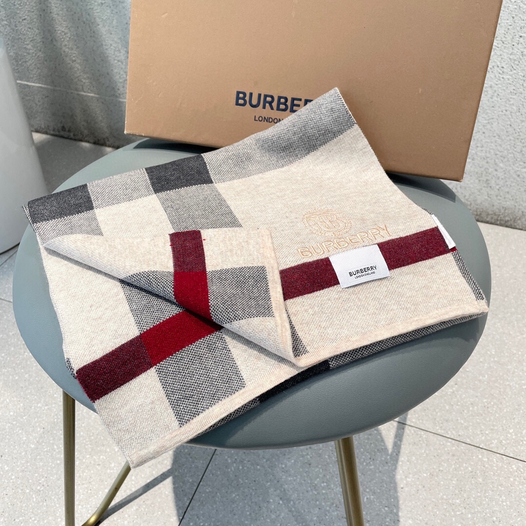 Burberry巴宝莉经典战马100%进口针织羊绒围巾