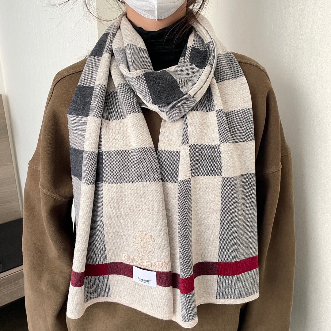 Burberry巴宝莉经典战马100%进口针织羊绒围巾