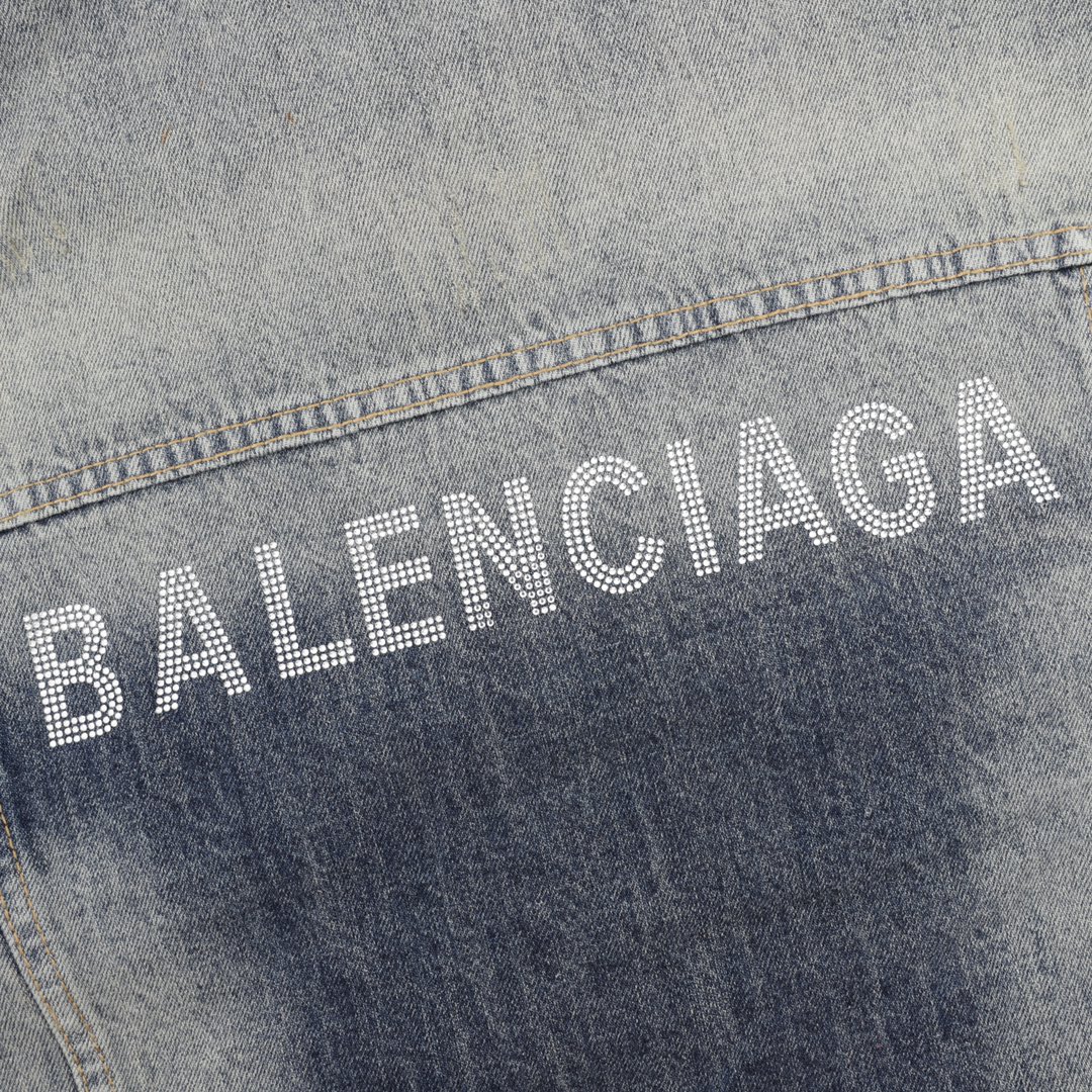 Balenciaga/巴黎世家 背后烫钻字母牛仔外套
