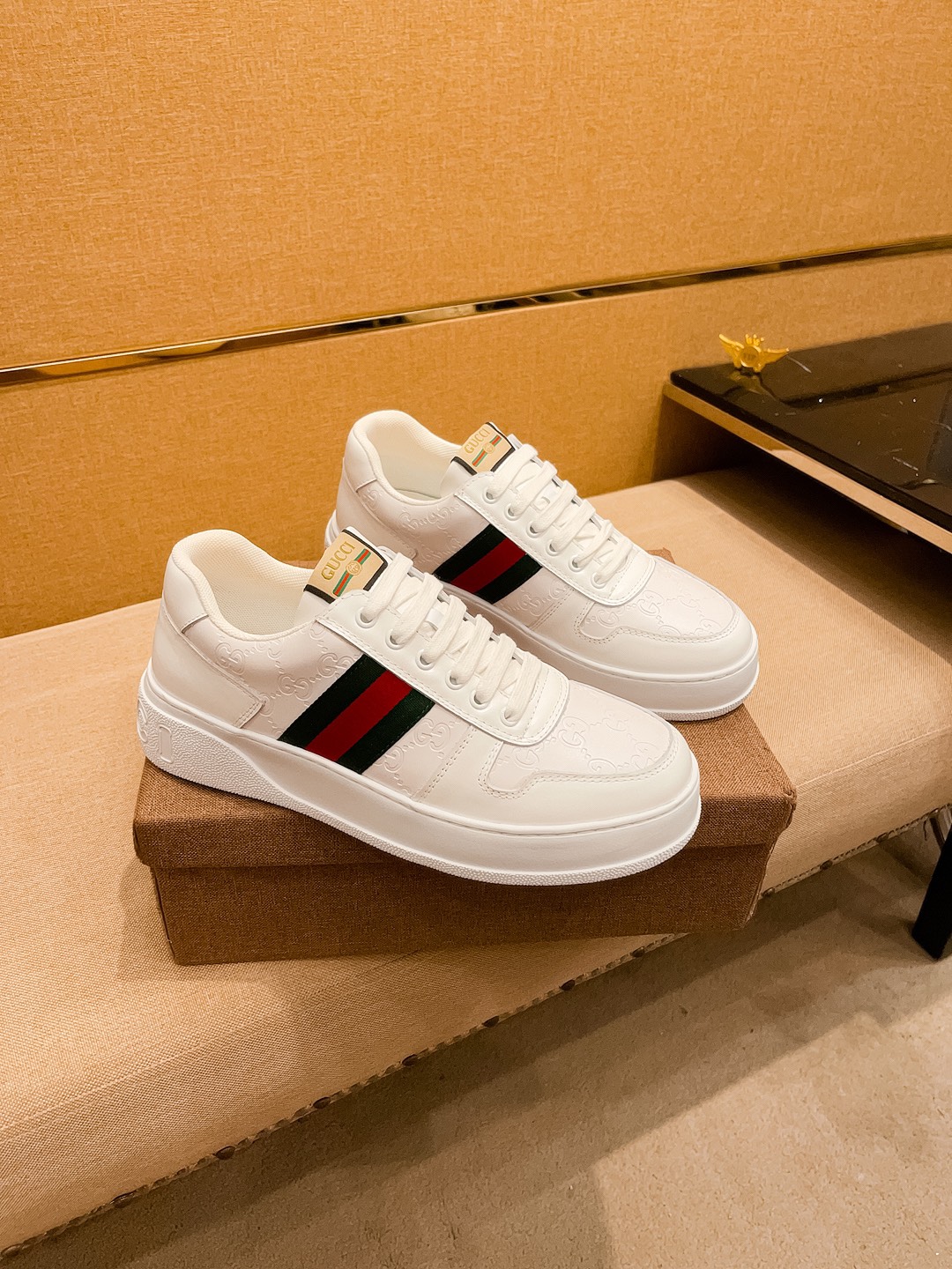 NO:579415,[Gucci] The latest masterpiece of the high-end men's shoe brand official website 11 is made of Italian imported first-layer cowhide with a comfortable and breathable lining and original non-slip and wear-resistant outsole, making walking more convenient and comfortable!  Exclusive new model, stunning work, Midea 11 replica [color] compared with official quality!  Create a fashionable personality to set off your uniqueness!  A must-have for trendy men! Classic sizes: 38-44 Colors Multiple colors available,,cowhide19860909【 古奇】男鞋高端品牌 官网11最新力作鞋面采用意大利进口头层牛皮搭配舒适透气内里原版防滑耐磨大底制作,让行走更加便捷舒适！独家新款,惊世之作,与官方的质量相比美的11复刻[色]！打造时尚个性衬托你的与众不同！潮男必备!经典尺码:38-44 颜色 多色可选,,cowhide,Men's shoes