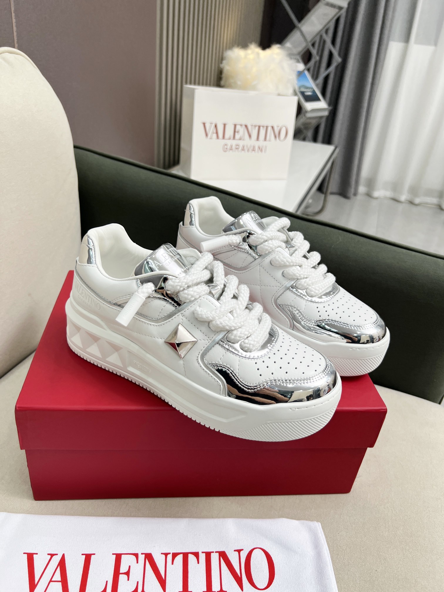 p750  VALENTINO華倫天奴2023厚底👉粗鞋帶🤏爆款休閒鞋！