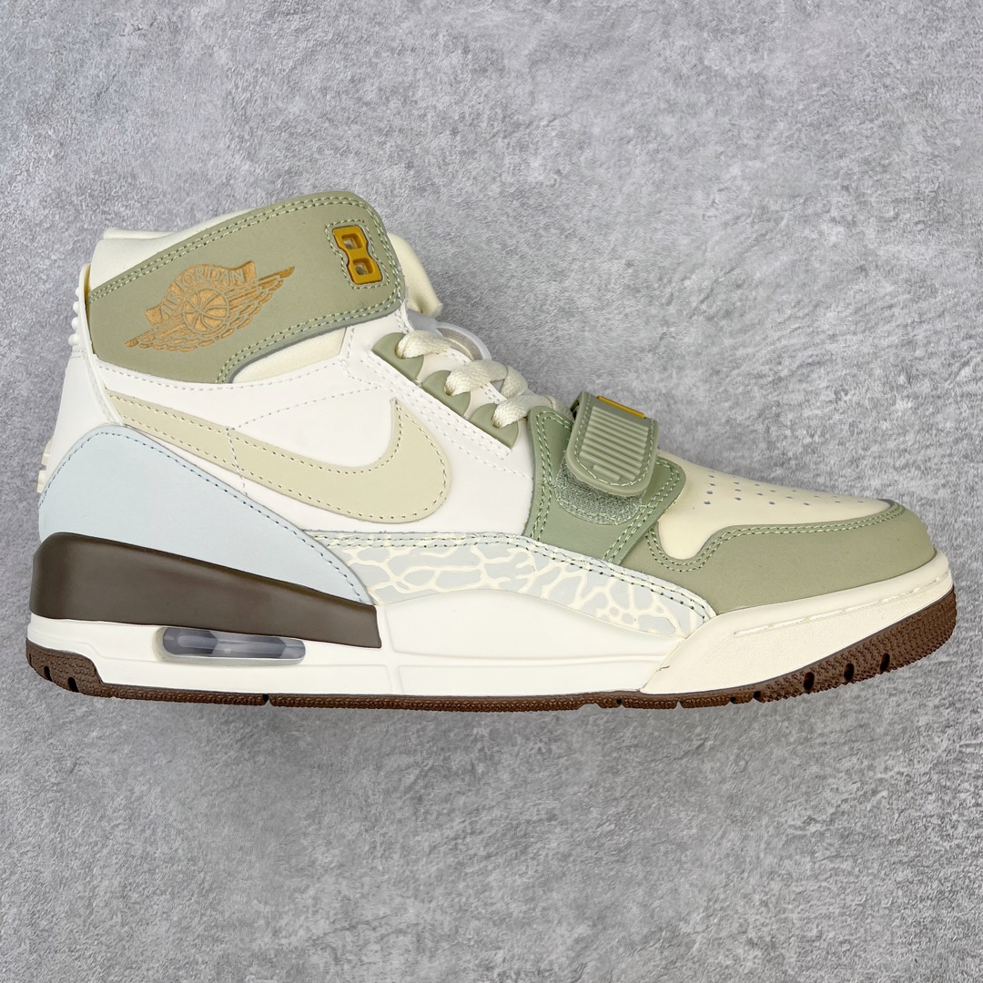 图片[3]-＃KZ神版 Air Jordan Legacy AJ312 复古篮球鞋 市场最强独一档产物 全套原纸板楦头开发 原厂大底磨具加持立体防滑纹理 原档数据后跟TPU子母扣魔术贴 原装可视Air Sole气垫 原汁原味最完美的312代版型 唯一正确鞋头趴度弧度高度鞋身腰线 进口港宝加持 后跟自然饱满 全鞋荧光划线卡点 追求极致完美 每一双都是工艺品 多重QC质检 超越公司货的品控标准 实实在在的免检产品 鞋身采用了皮革材质打造 横跨鞋面的魔术贴十分吸睛 侧面的Swoosh Logo的一部分被鞋面遮挡了一部分 颇具玩味 魔术贴上标有NK标识 而鞋舌上是Jordan的经典红色飞翼Logo 后跟和鞋底均采用了AJ3的设计 后跟上同样也使用了经典的爆裂纹图案 尺码：36 36.5 37.5 38 38.5 39 40 40.5 41 42 42.5 43 44 44.5 45 46 47.5-选品中心