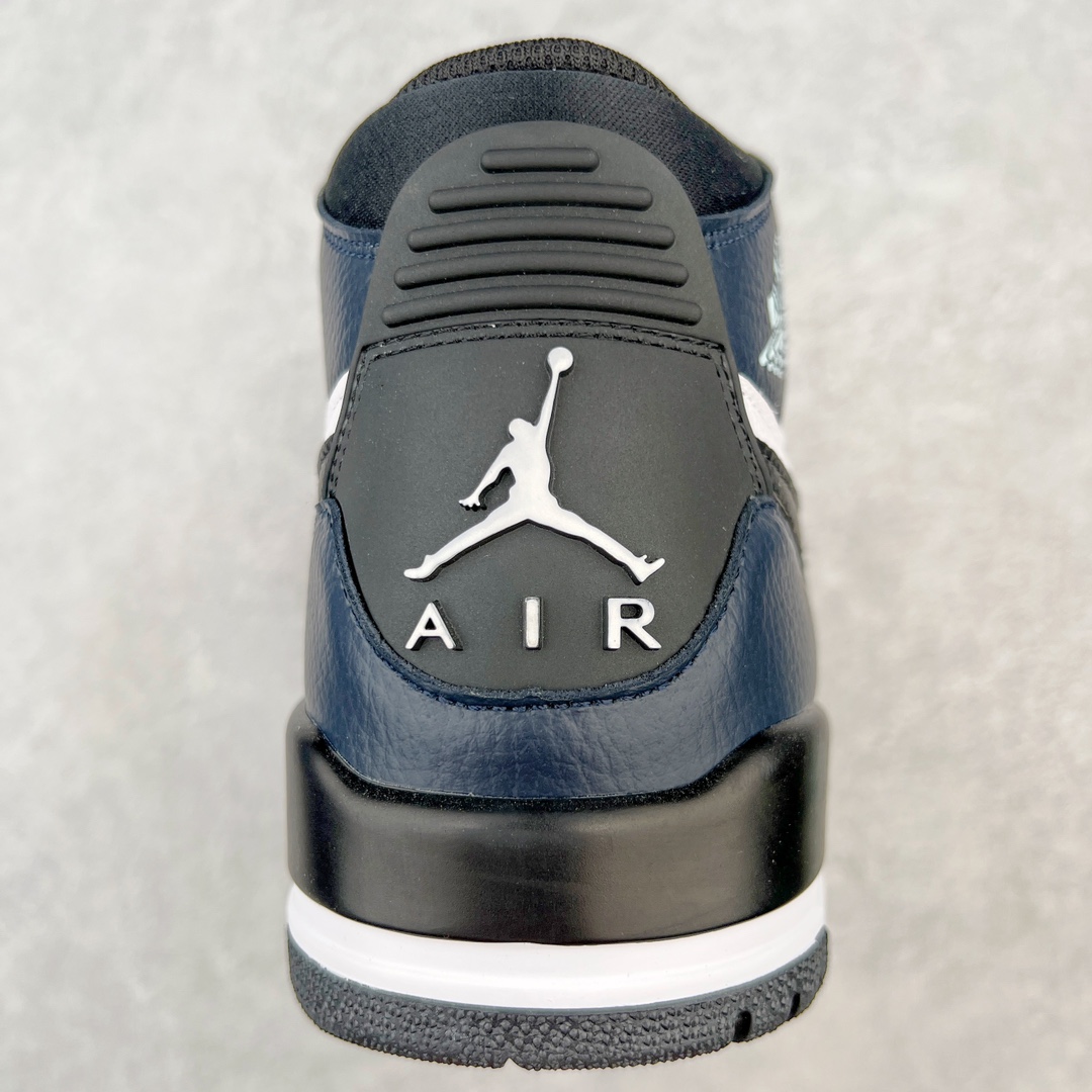 图片[8]-💰220 ＃KZ神版 Air Jordan Legacy AJ312 High 高帮复古篮球鞋 深海蓝 DO7441-401 市场最强独一档产物 全套原纸板楦头开发 原厂大底磨具加持立体防滑纹理 原档数据后跟TPU子母扣魔术贴 原装可视Air Sole气垫 原汁原味最完美的312代版型 唯一正确鞋头趴度弧度高度鞋身腰线 进口港宝加持 后跟自然饱满 全鞋荧光划线卡点 追求极致完美 每一双都是工艺品 多重QC质检 超越公司货的品控标准 实实在在的免检产品 鞋身采用了皮革材质打造 横跨鞋面的魔术贴十分吸睛 侧面的Swoosh Logo的一部分被鞋面遮挡了一部分 颇具玩味 魔术贴上标有NK标识 而鞋舌上是Jordan的经典红色飞翼Logo 后跟和鞋底均采用了AJ3的设计 后跟上同样也使用了经典的爆裂纹图案 SIZE：36 36.5 37.5 38 38.5 39 40 40.5 41 42 42.5 43 44 44.5 45 46 47.5 编码：by2936090-运动鞋