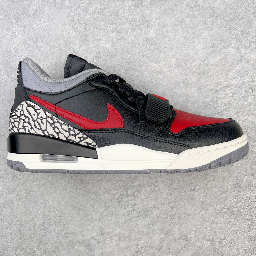 💰220 ＃KZ神版 Air Jordan Legacy AJ312 Low 低帮复古篮球鞋 黑红 CD7069-006 市场最强独一档产物 全套原纸板楦头开发 原厂大底磨具加持立体防滑纹理 原档数据后跟TPU子母扣魔术贴 原装可视Air Sole气垫 原汁原味最完美的312代版型 唯一正确鞋头趴度弧度高度鞋身腰线 进口港宝加持 后跟自然饱满 全鞋荧光划线卡点 追求极致完美 每一双都是工艺品 多重QC质检 超越公司货的品控标准 实实在在的免检产品 鞋身采用了皮革材质打造 横跨鞋面的魔术贴十分吸睛 侧面的Swoosh Logo的一部分被鞋面遮挡了一部分 颇具玩味 魔术贴上标有NK标识 而鞋舌上是Jordan的经典红色飞翼Logo 后跟和鞋底均采用了AJ3的设计 后跟上同样也使用了经典的爆裂纹图案 SIZE：36 36.5 37.5 38 38.5 39 40 40.5 41 42 42.5 43 44 44.5 45 46 47.5 编码：by2936090-运动鞋