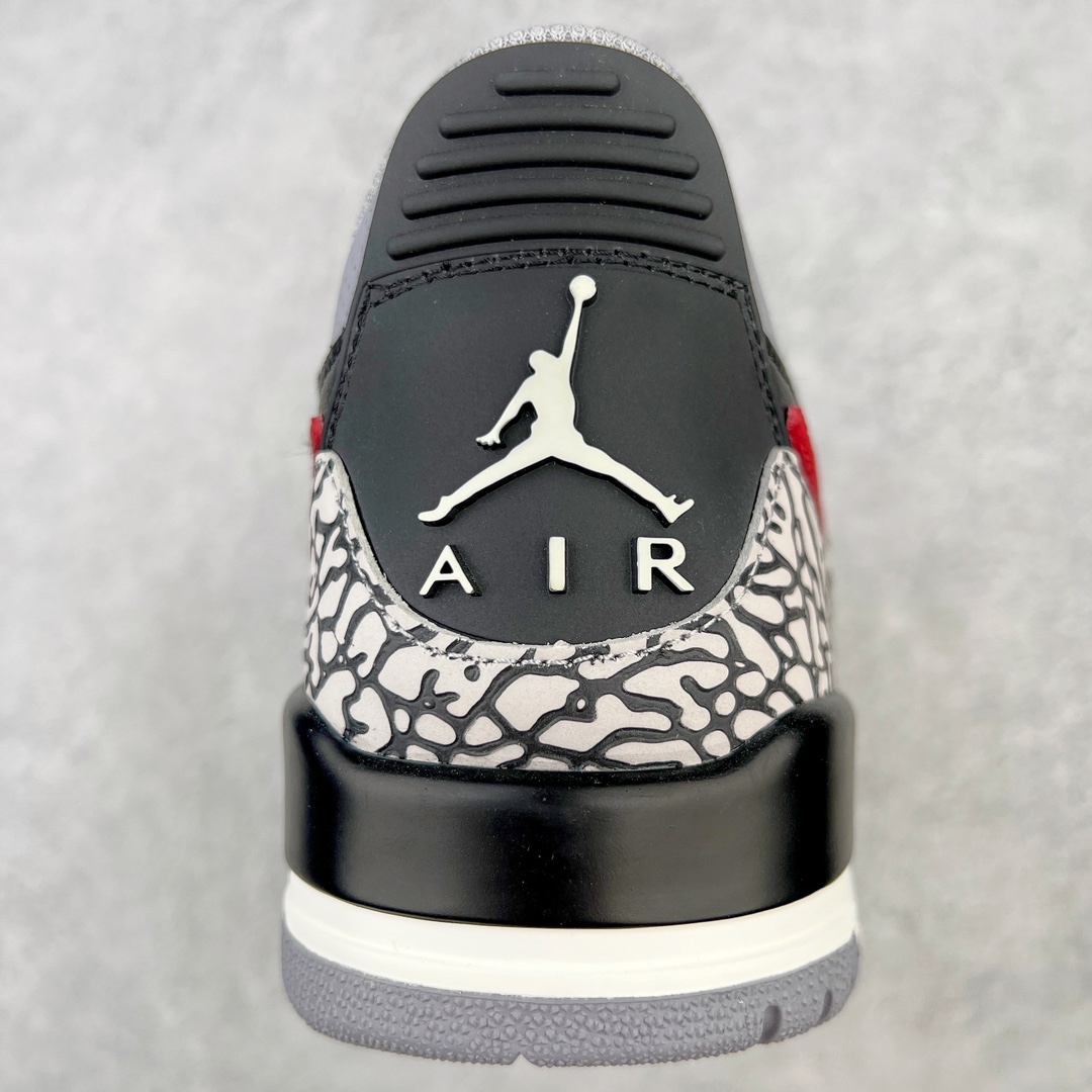 图片[8]-💰220 ＃KZ神版 Air Jordan Legacy AJ312 Low 低帮复古篮球鞋 黑红 CD7069-006 市场最强独一档产物 全套原纸板楦头开发 原厂大底磨具加持立体防滑纹理 原档数据后跟TPU子母扣魔术贴 原装可视Air Sole气垫 原汁原味最完美的312代版型 唯一正确鞋头趴度弧度高度鞋身腰线 进口港宝加持 后跟自然饱满 全鞋荧光划线卡点 追求极致完美 每一双都是工艺品 多重QC质检 超越公司货的品控标准 实实在在的免检产品 鞋身采用了皮革材质打造 横跨鞋面的魔术贴十分吸睛 侧面的Swoosh Logo的一部分被鞋面遮挡了一部分 颇具玩味 魔术贴上标有NK标识 而鞋舌上是Jordan的经典红色飞翼Logo 后跟和鞋底均采用了AJ3的设计 后跟上同样也使用了经典的爆裂纹图案 SIZE：36 36.5 37.5 38 38.5 39 40 40.5 41 42 42.5 43 44 44.5 45 46 47.5 编码：by2936090-运动鞋