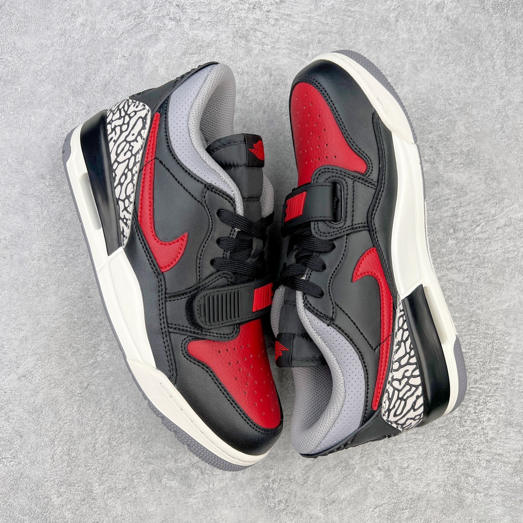 图片[3]-💰220 ＃KZ神版 Air Jordan Legacy AJ312 Low 低帮复古篮球鞋 黑红 CD7069-006 市场最强独一档产物 全套原纸板楦头开发 原厂大底磨具加持立体防滑纹理 原档数据后跟TPU子母扣魔术贴 原装可视Air Sole气垫 原汁原味最完美的312代版型 唯一正确鞋头趴度弧度高度鞋身腰线 进口港宝加持 后跟自然饱满 全鞋荧光划线卡点 追求极致完美 每一双都是工艺品 多重QC质检 超越公司货的品控标准 实实在在的免检产品 鞋身采用了皮革材质打造 横跨鞋面的魔术贴十分吸睛 侧面的Swoosh Logo的一部分被鞋面遮挡了一部分 颇具玩味 魔术贴上标有NK标识 而鞋舌上是Jordan的经典红色飞翼Logo 后跟和鞋底均采用了AJ3的设计 后跟上同样也使用了经典的爆裂纹图案 SIZE：36 36.5 37.5 38 38.5 39 40 40.5 41 42 42.5 43 44 44.5 45 46 47.5 编码：by2936090-运动鞋