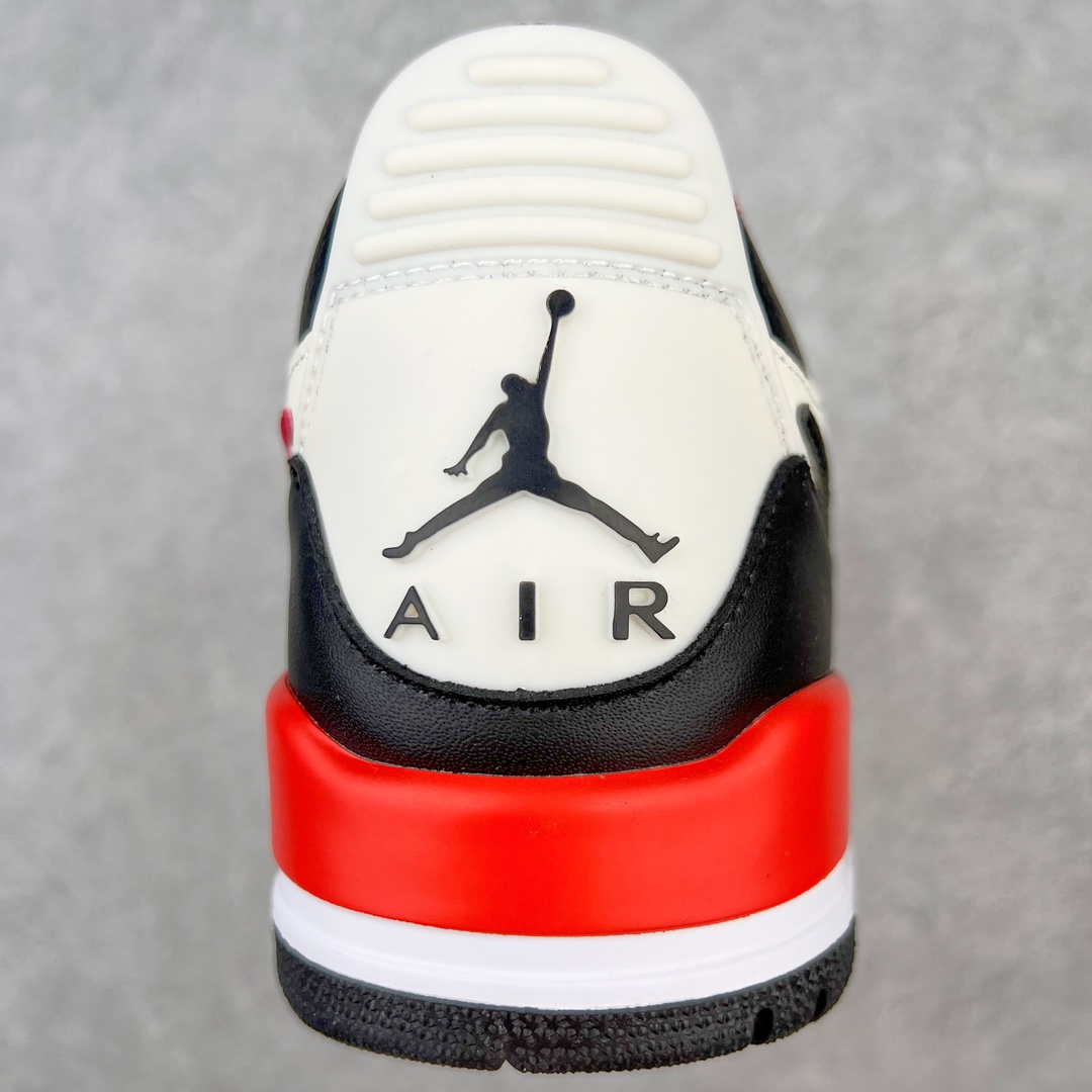 图片[8]-💰220 ＃KZ神版 Air Jordan Legacy AJ312 Low 低帮复古篮球鞋 白黑红 FJ7221-101 市场最强独一档产物 全套原纸板楦头开发 原厂大底磨具加持立体防滑纹理 原档数据后跟TPU子母扣魔术贴 原装可视Air Sole气垫 原汁原味最完美的312代版型 唯一正确鞋头趴度弧度高度鞋身腰线 进口港宝加持 后跟自然饱满 全鞋荧光划线卡点 追求极致完美 每一双都是工艺品 多重QC质检 超越公司货的品控标准 实实在在的免检产品 鞋身采用了皮革材质打造 横跨鞋面的魔术贴十分吸睛 侧面的Swoosh Logo的一部分被鞋面遮挡了一部分 颇具玩味 魔术贴上标有NK标识 而鞋舌上是Jordan的经典红色飞翼Logo 后跟和鞋底均采用了AJ3的设计 后跟上同样也使用了经典的爆裂纹图案 SIZE：36 36.5 37.5 38 38.5 39 40 40.5 41 42 42.5 43 44 44.5 45 46 47.5 编码：by2936090-运动鞋