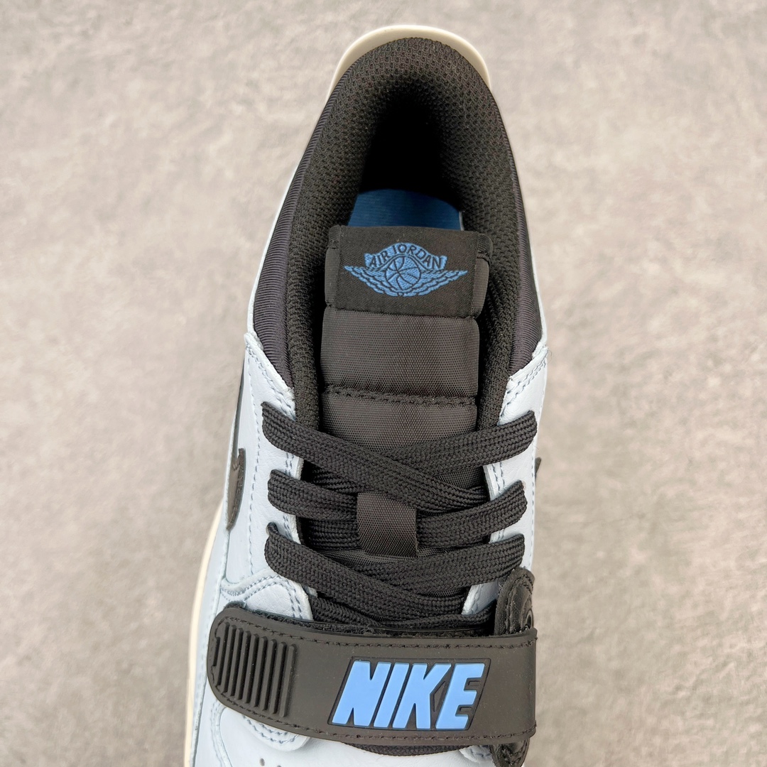 图片[5]-💰220 ＃KZ神版 Air Jordan Legacy AJ312 Low 低帮复古篮球鞋 淡蓝 CD7069-400 市场最强独一档产物 全套原纸板楦头开发 原厂大底磨具加持立体防滑纹理 原档数据后跟TPU子母扣魔术贴 原装可视Air Sole气垫 原汁原味最完美的312代版型 唯一正确鞋头趴度弧度高度鞋身腰线 进口港宝加持 后跟自然饱满 全鞋荧光划线卡点 追求极致完美 每一双都是工艺品 多重QC质检 超越公司货的品控标准 实实在在的免检产品 鞋身采用了皮革材质打造 横跨鞋面的魔术贴十分吸睛 侧面的Swoosh Logo的一部分被鞋面遮挡了一部分 颇具玩味 魔术贴上标有NK标识 而鞋舌上是Jordan的经典红色飞翼Logo 后跟和鞋底均采用了AJ3的设计 后跟上同样也使用了经典的爆裂纹图案 SIZE：36 36.5 37.5 38 38.5 39 40 40.5 41 42 42.5 43 44 44.5 45 46 47.5 编码：by2936090-运动鞋