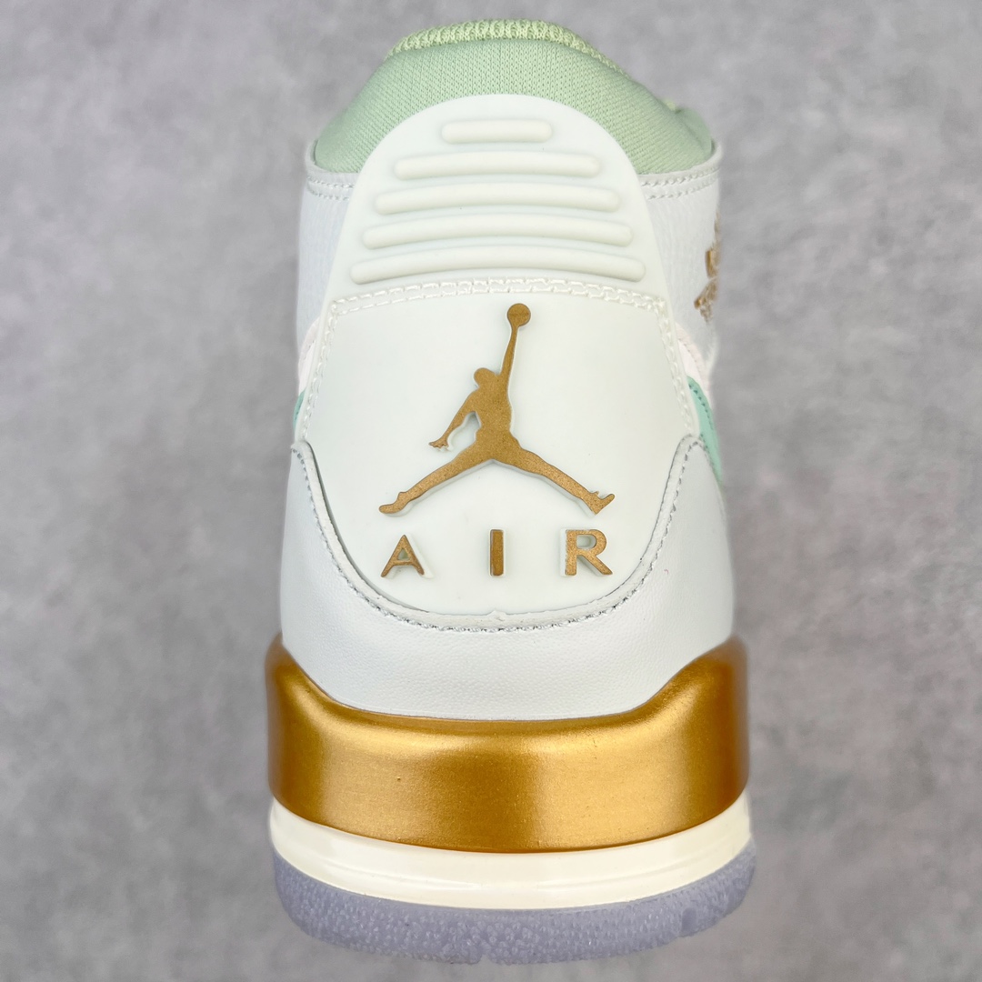 图片[8]-💰220 ＃KZ神版 Air Jordan Legacy AJ312 High 高帮复古篮球鞋 CNY虎年限定薄荷绿 DR8486-131 市场最强独一档产物 全套原纸板楦头开发 原厂大底磨具加持立体防滑纹理 原档数据后跟TPU子母扣魔术贴 原装可视Air Sole气垫 原汁原味最完美的312代版型 唯一正确鞋头趴度弧度高度鞋身腰线 进口港宝加持 后跟自然饱满 全鞋荧光划线卡点 追求极致完美 每一双都是工艺品 多重QC质检 超越公司货的品控标准 实实在在的免检产品 鞋身采用了皮革材质打造 横跨鞋面的魔术贴十分吸睛 侧面的Swoosh Logo的一部分被鞋面遮挡了一部分 颇具玩味 魔术贴上标有NK标识 而鞋舌上是Jordan的经典红色飞翼Logo 后跟和鞋底均采用了AJ3的设计 后跟上同样也使用了经典的爆裂纹图案 SIZE：36 36.5 37.5 38 38.5 39 40 40.5 41 42 42.5 43 44 44.5 45 46 47.5 编码：by2936090-运动鞋