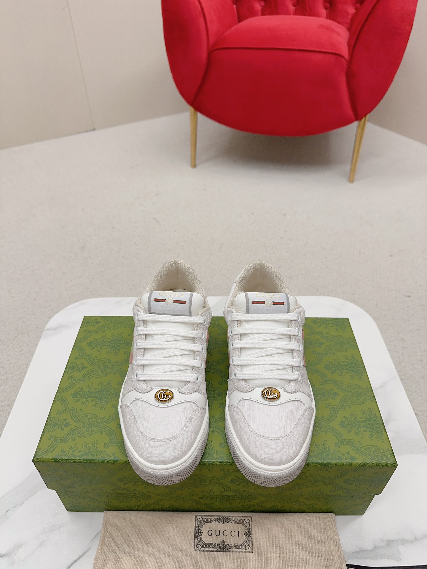 NO:166998,Female, Male Gucci———— Purchase version GG series of old dirty shoes - hot products are coming!  Nine out of ten to ten, you must get the money in stock!  Spot goods!  Spot goods!  New colors are added - the ultimate version of the market!  Buy the original version to develop... Fabric Material, Outsole, Compare the details at will!  Open molded Swarovski is a one-to-one replica diamond chain... Metal cherry pendant... Metal double G crystal cylindrical mark... Gucci original customized narrow webbing... Super flash series - flash diamond chain. Cherry decoration can be detached, one to two, and it highlights personality. Exclusive colored cowhide fabric. Handmade and old is very textured and has a sense of high-end!  The workmanship details can be reflected, and no one line is missing. The original towel cloth is delicate, soft, more comfortable and breathable, private molded steel stamped two-color original TPU sole (the lower layer is wide, the upper layer is narrow) matching packaging size women 35-40 men 39-44 (female 41 men 45 customized), casual shoes/sports shoes, gucci, swarovski, sneakers, cowhide19860909女 男 Gucci————代购版本 GG系列做旧小脏鞋-爆款来袭！ 十转九卖必上款 现货！现货！现货！新色加推-市场终极版本！ 购原版开发….面料 材质 大底 细节任意对比！ 开模施华洛世奇一比一精复刻水钻链.....金属樱桃吊坠……金属双G水晶圆柱形标……Gucci原版定制窄织带…… 超闪系列—闪钻链.樱桃装饰可拆卸,一变二任意搭配,彰扬个性 专属擦色牛皮面料.手工做旧非常有质感,自带高级感！ 做工细节图可体现,不放过一条线. 原版毛巾布里细腻柔软更舒适透气,私模钢印双色原版TPU大底(下层宽,上层窄) 配套包装 码数女35-40 男39-44（女41 男45 定制）,休闲鞋/运动鞋,gucci,swarovski,sneakers,cowhide,Women's Shoes