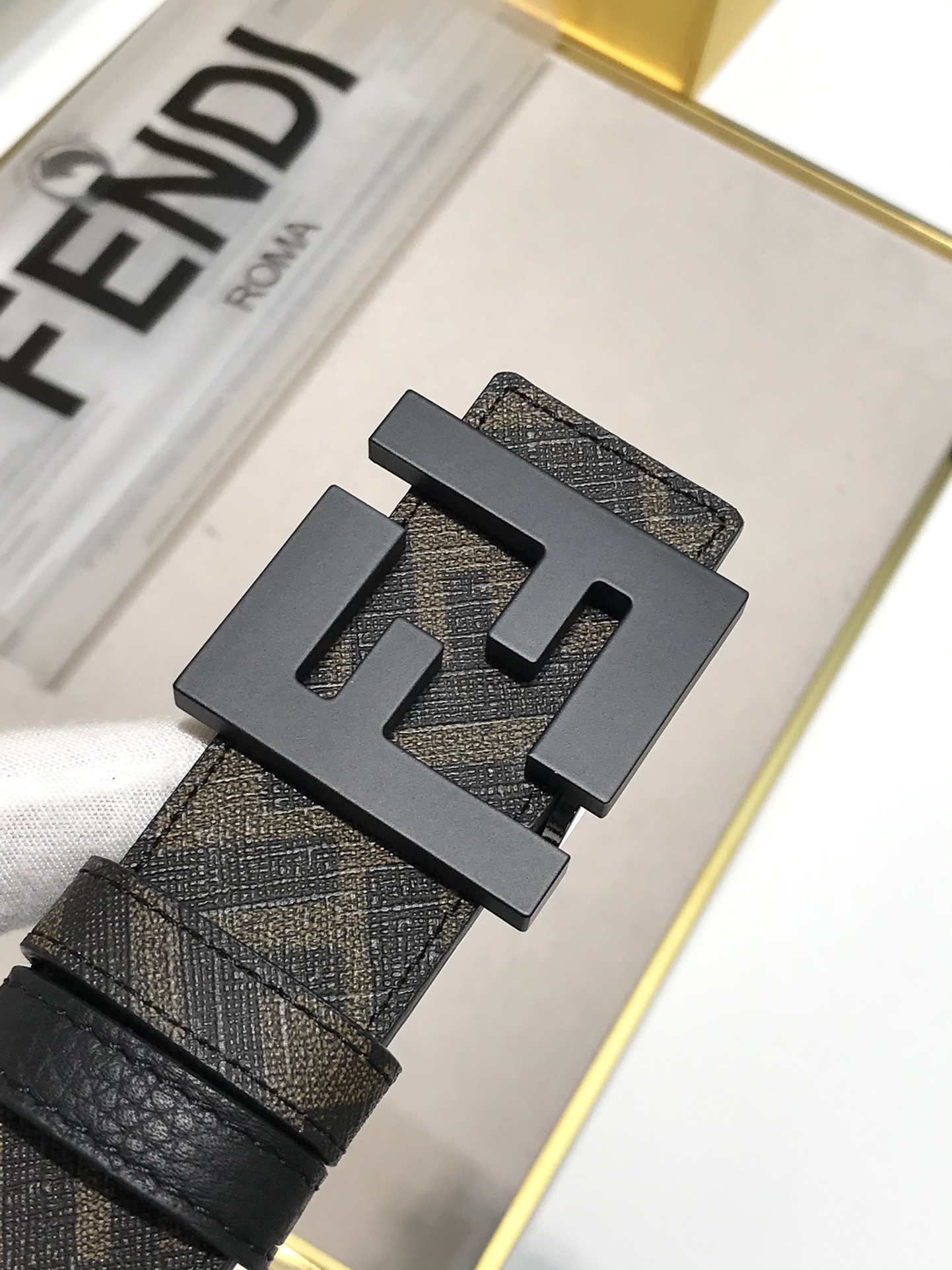 Fendi 品质 免税包装 𝕎𝕚𝕕𝕥𝕙：𝟯 𝟴𝗰𝗺 芬迪 FENDI 支持𝐍𝐅𝐂防伪识别