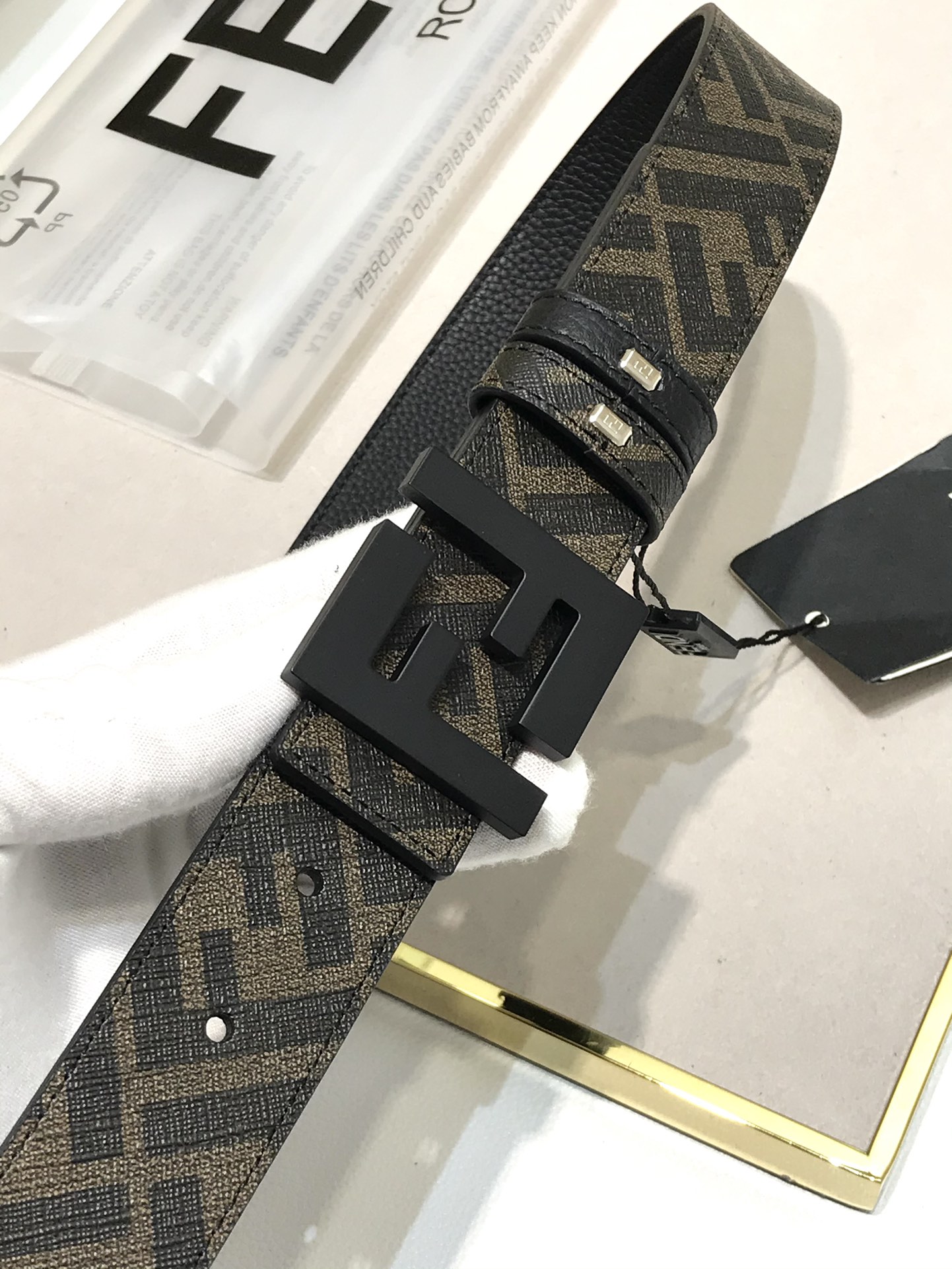 Fendi 品质 免税包装 𝕎𝕚𝕕𝕥𝕙：𝟯 𝟴𝗰𝗺 芬迪 FENDI 支持𝐍𝐅𝐂防伪识别