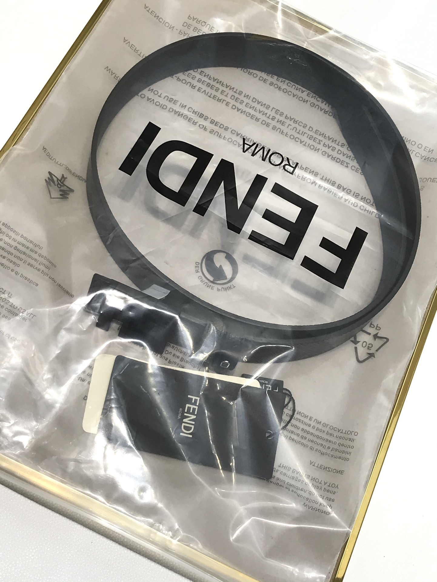 Fendi 品质 免税包装 𝕎𝕚𝕕𝕥𝕙：𝟯 𝟴𝗰𝗺 芬迪 FENDI 支持𝐍𝐅𝐂防伪识别
