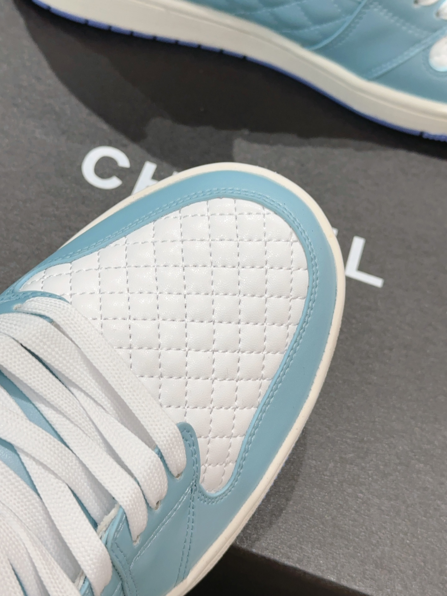CHANEL x Nike Collaboration: Top Quality Customized Sneakers with Unique Design - 图片 6