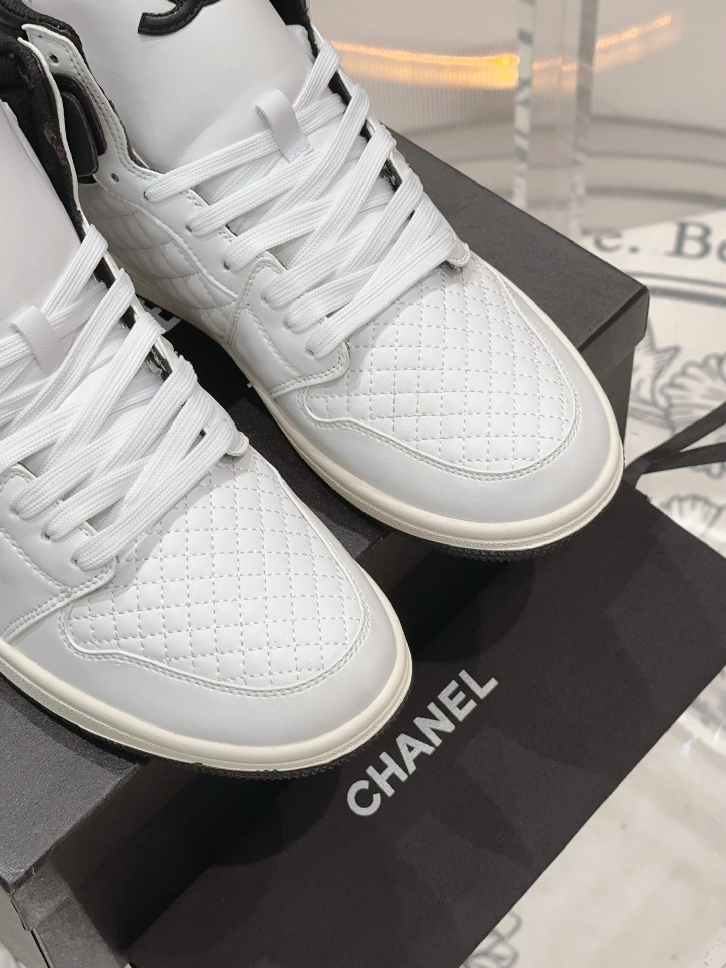 CHANEL x Nike Collaboration: Premium Quality Customized Sneakers Available in Various Sizes - 图片 6