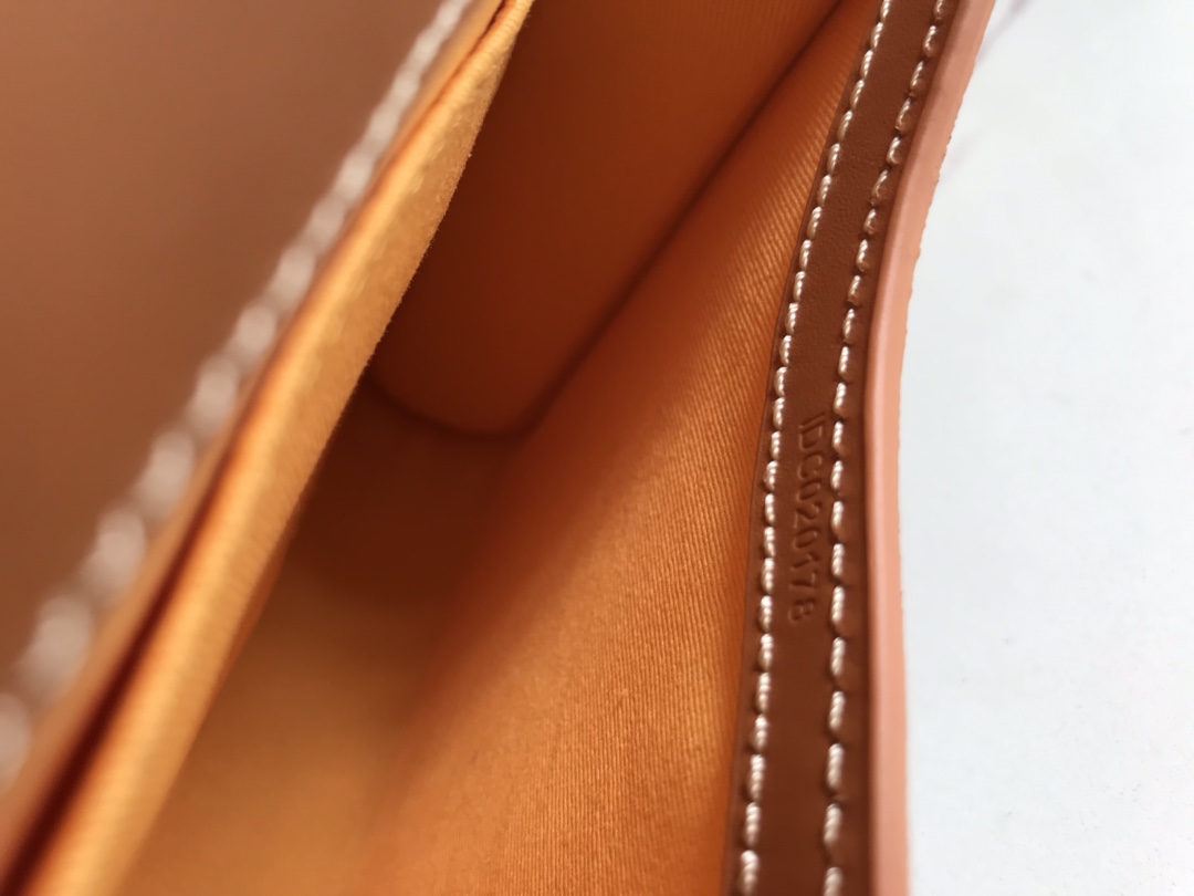 Goyard Monte-Carlo Small Clutch with Adjustable Shoulder Strap - Elegant Design 9 i1695222313 2255 0