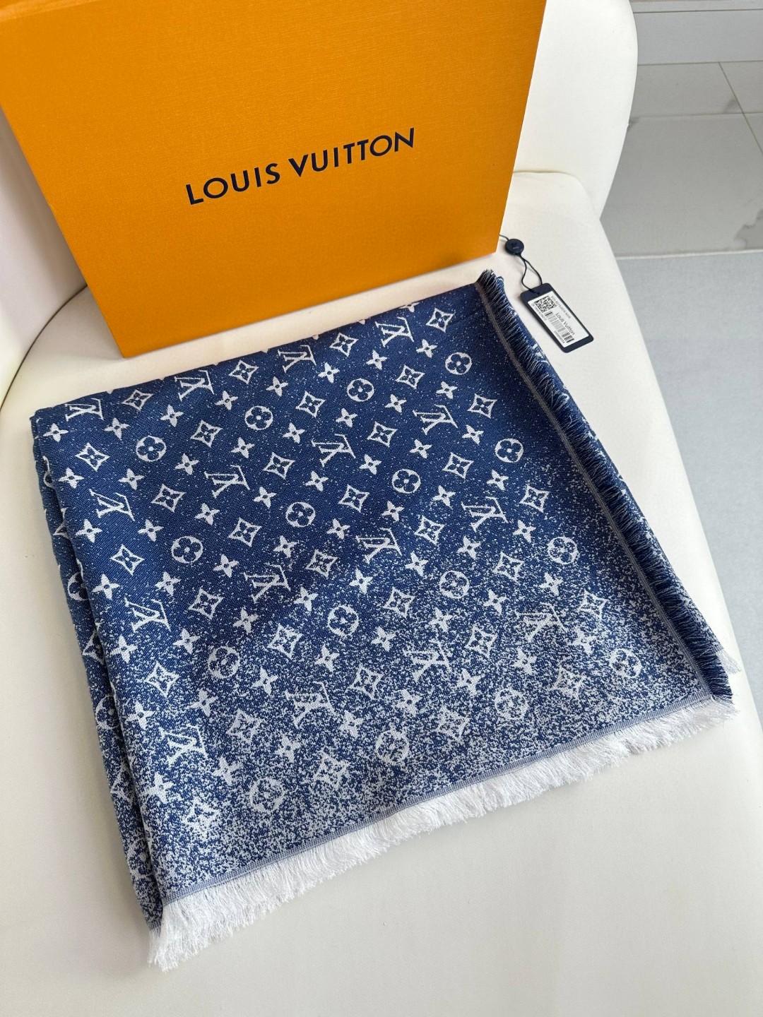 LV路易威登23春季新款渐变提花方巾