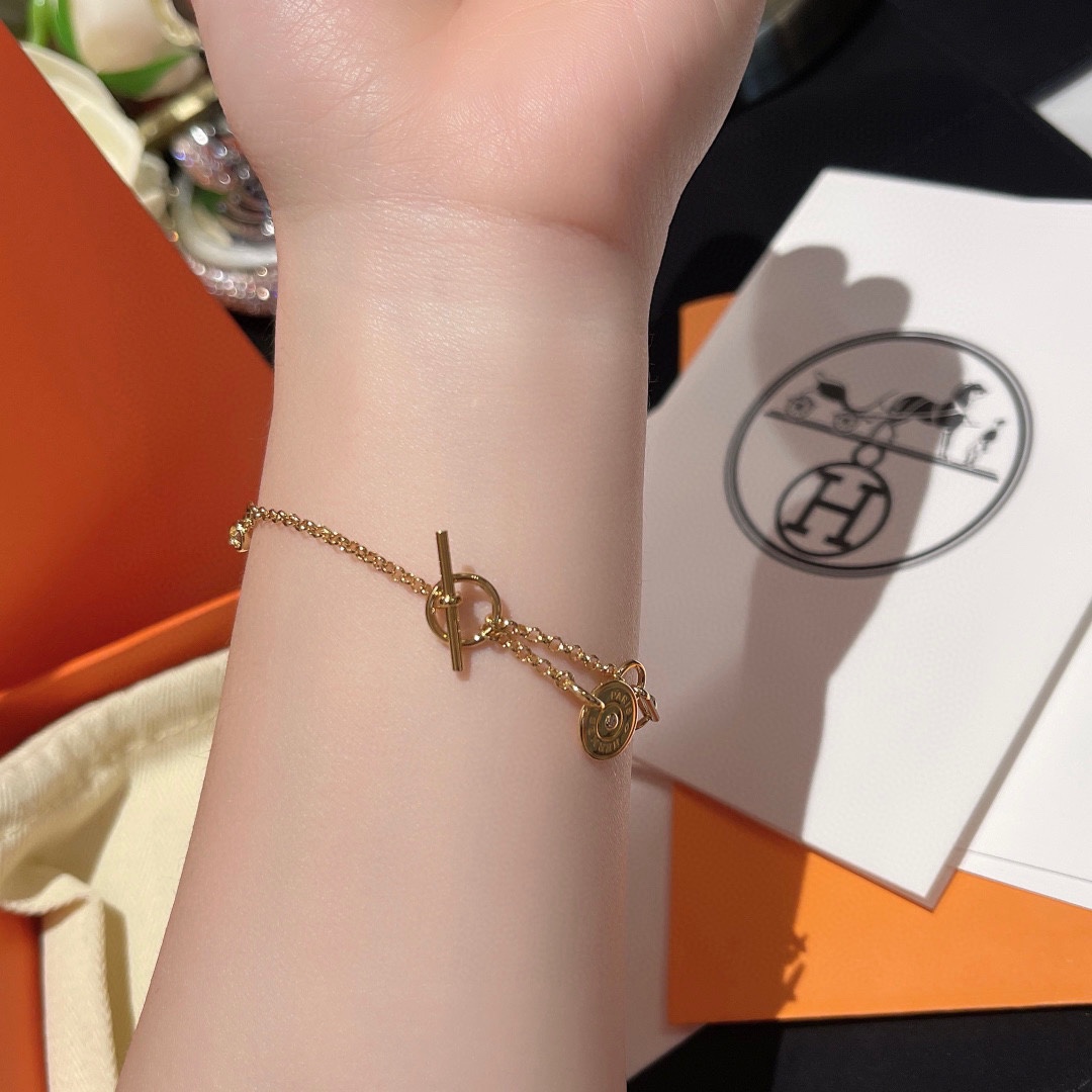 NO:720771,HB# Saddle nail diamond bracelet, three gold options available, synchronized quality at the counter, in stock, bracelet, Cartier high-end jewelry19860909HB#马鞍钉钻石手链 三金可选 专柜同步质量 现货,,bracelet,卡迪亚高端饰品,Jewelry