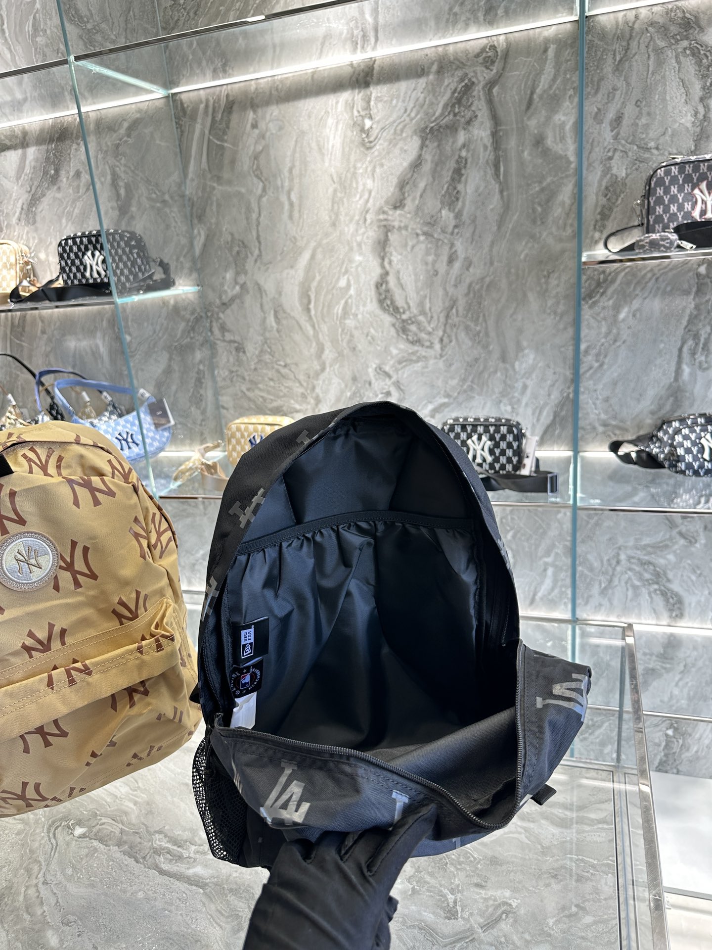 Stylish and Durable M.L.B Double Shoulder Pack with Retro Vibe – 42*29*14 Dimensions - 图片 9