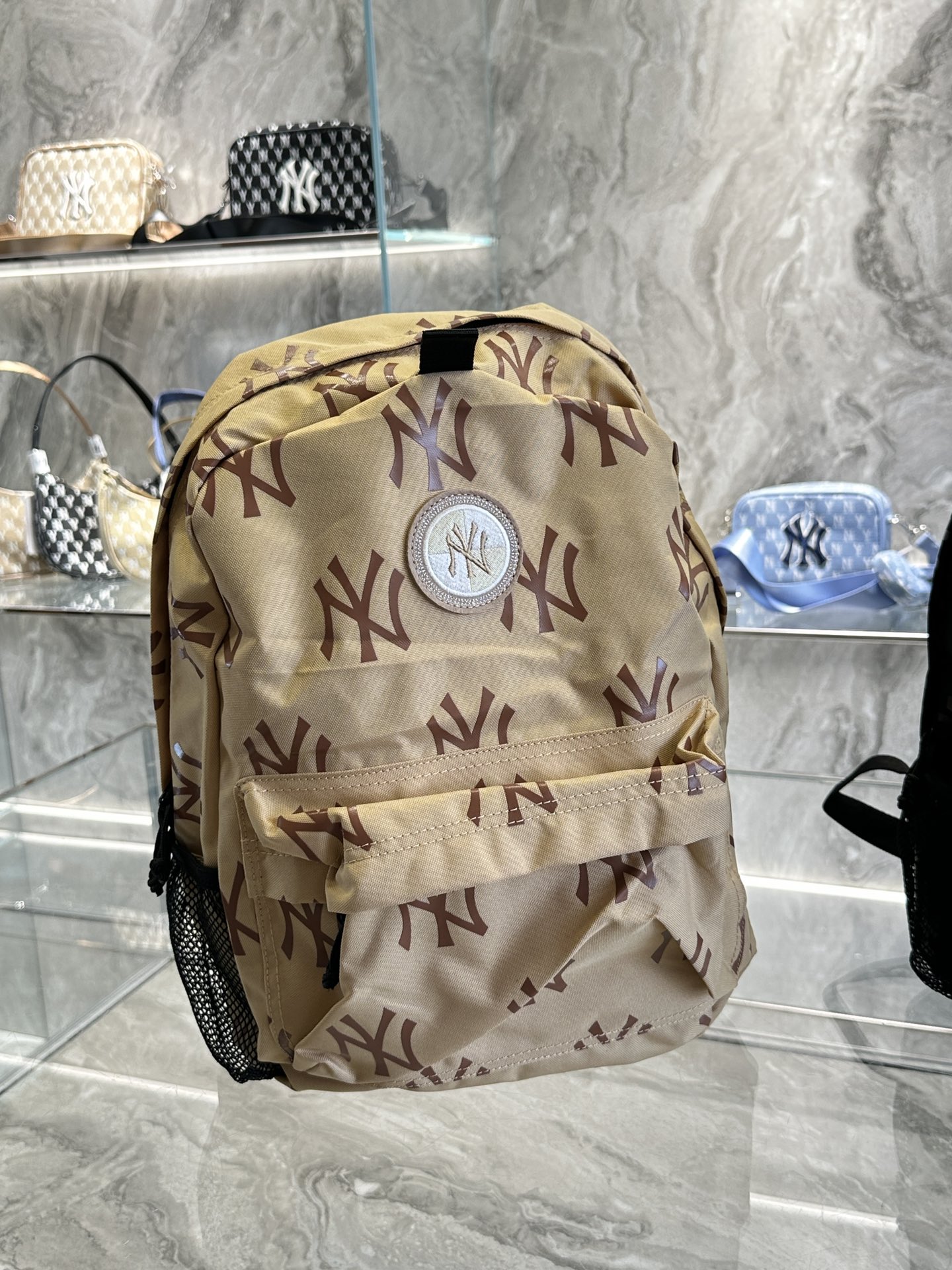 Stylish and Durable M.L.B Double Shoulder Pack with Retro Vibe – 42*29*14 Dimensions - 图片 3