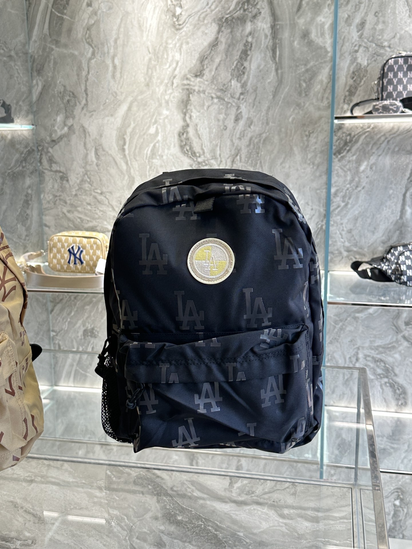 Stylish and Durable M.L.B Double Shoulder Pack with Retro Vibe – 42*29*14 Dimensions - 图片 2