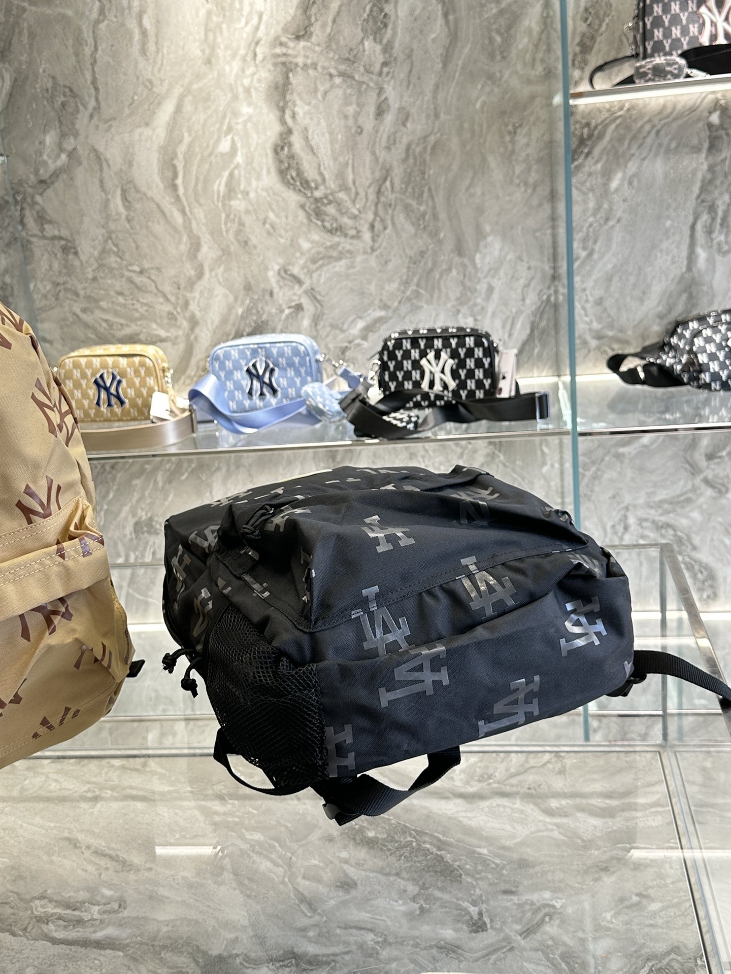 Stylish and Durable M.L.B Double Shoulder Pack with Retro Vibe – 42*29*14 Dimensions - 图片 8