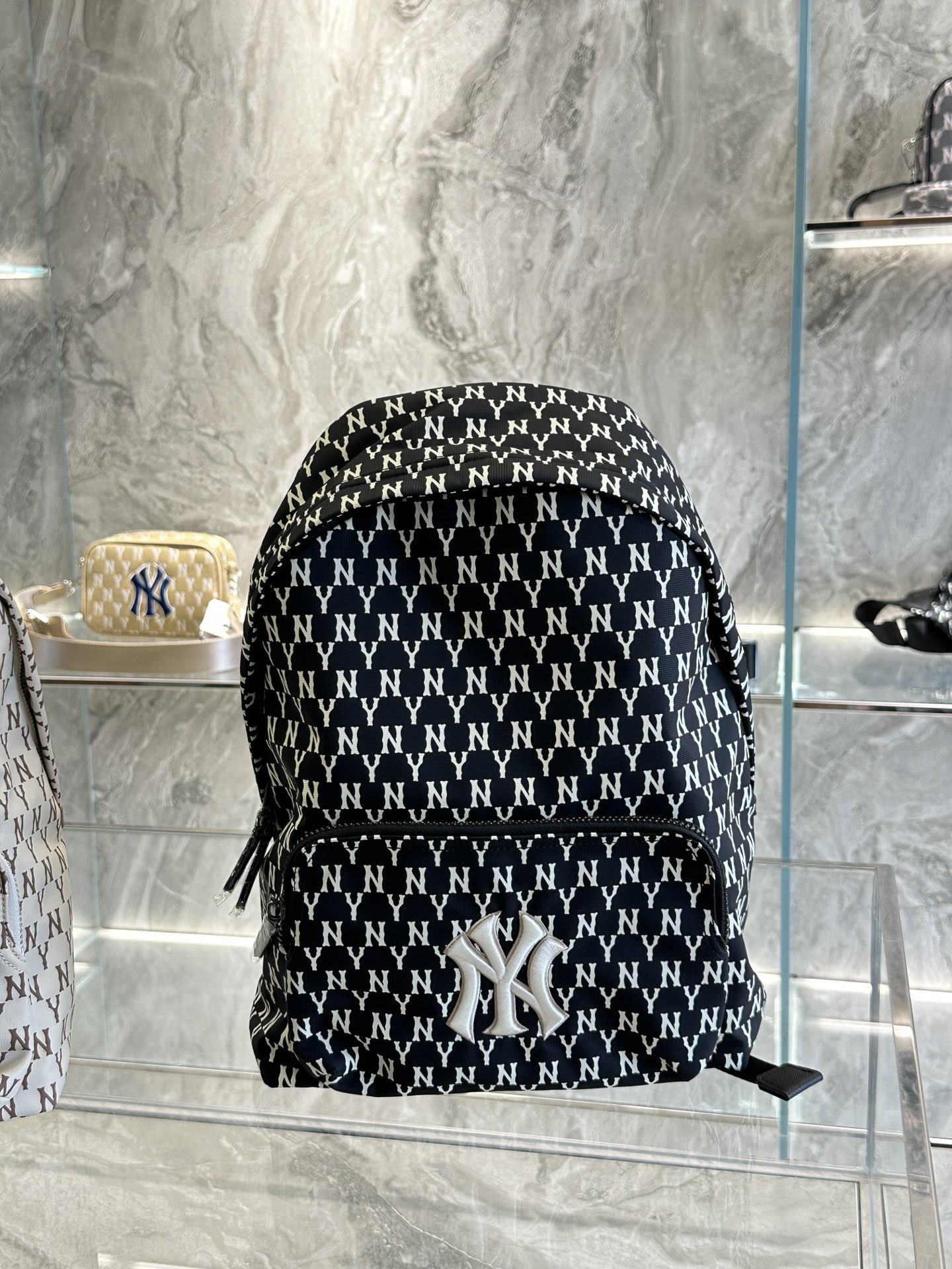 Durable MLB Backpack with Unique Design and Comfortable Fit for NY Yogi Students - 图片 6