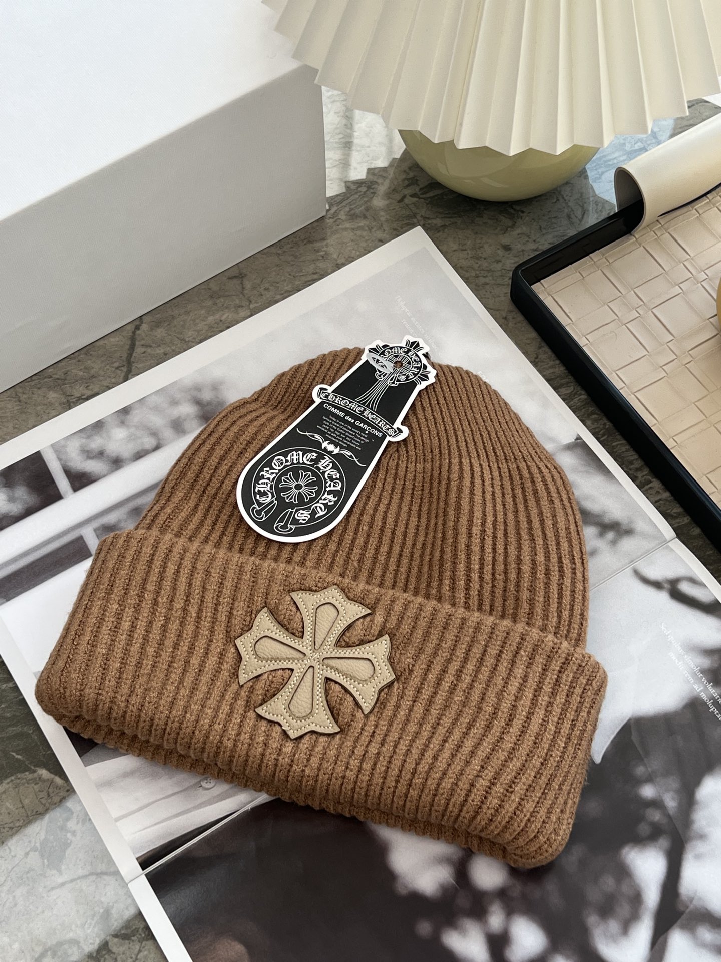 NO:189800,Croxin wool hat, it looks too small. Whether you have a long, round or square face, you can easily control it because the hat is thick, so the face looks small and delicate and cute. Fashionable street style, black and white fashion and versatile color matching | autumn and winter hats recommended hats Fisherman's hat Baseball hat Knitted hats, hats, chrome hearts, espadrilles, hats19860909克罗心毛线帽,也太显脸小了吧 不管你是长脸圆脸还是方脸都可以轻松驾驭因为帽子很厚实所以显得脸很小精致又可爱 时尚街头风,黑白时尚百搭配色｜秋冬帽子推荐帽子渔夫帽棒球帽针织帽,帽子,chrome hearts,espadrilles,hats,hat