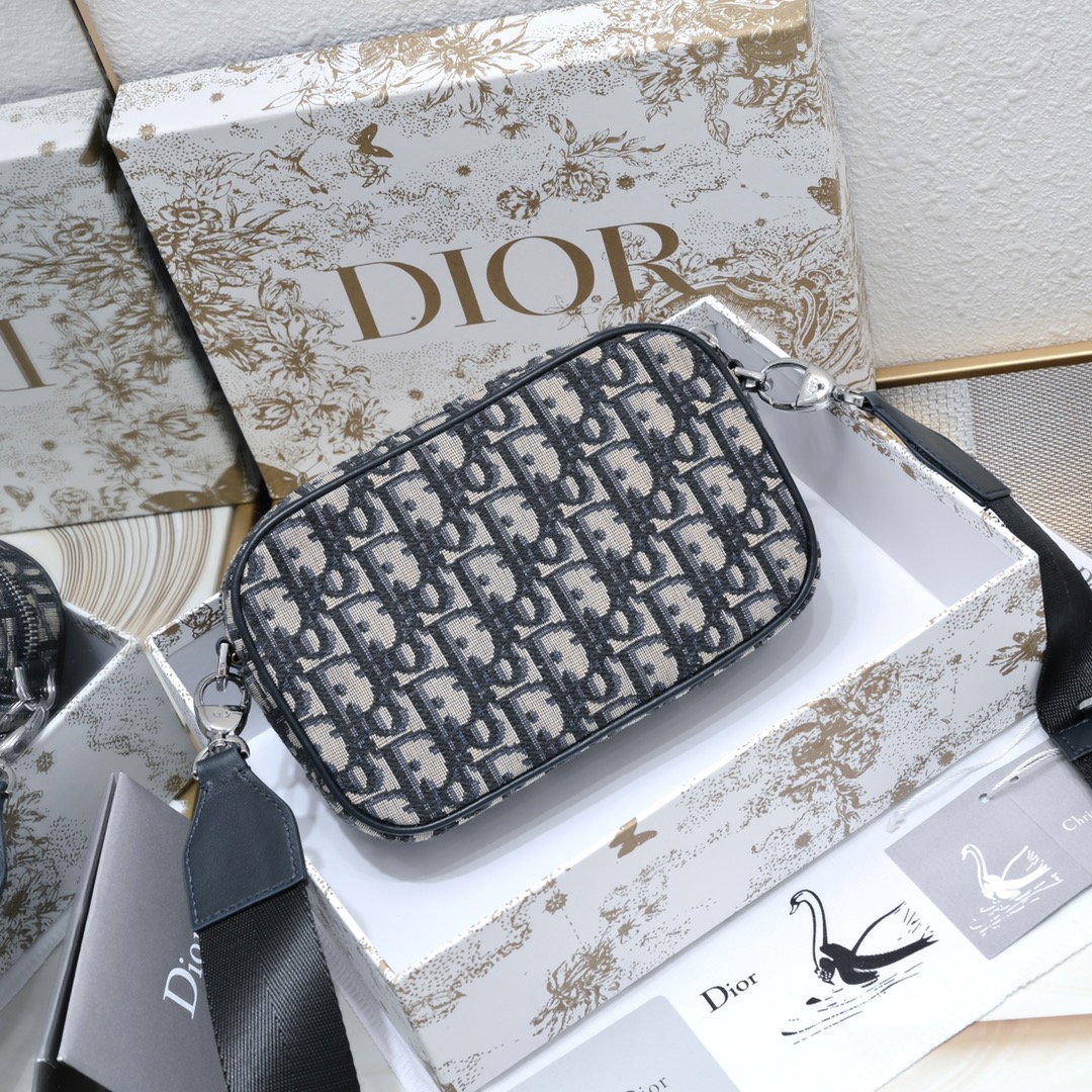 Dior 质量相机配图片盒子