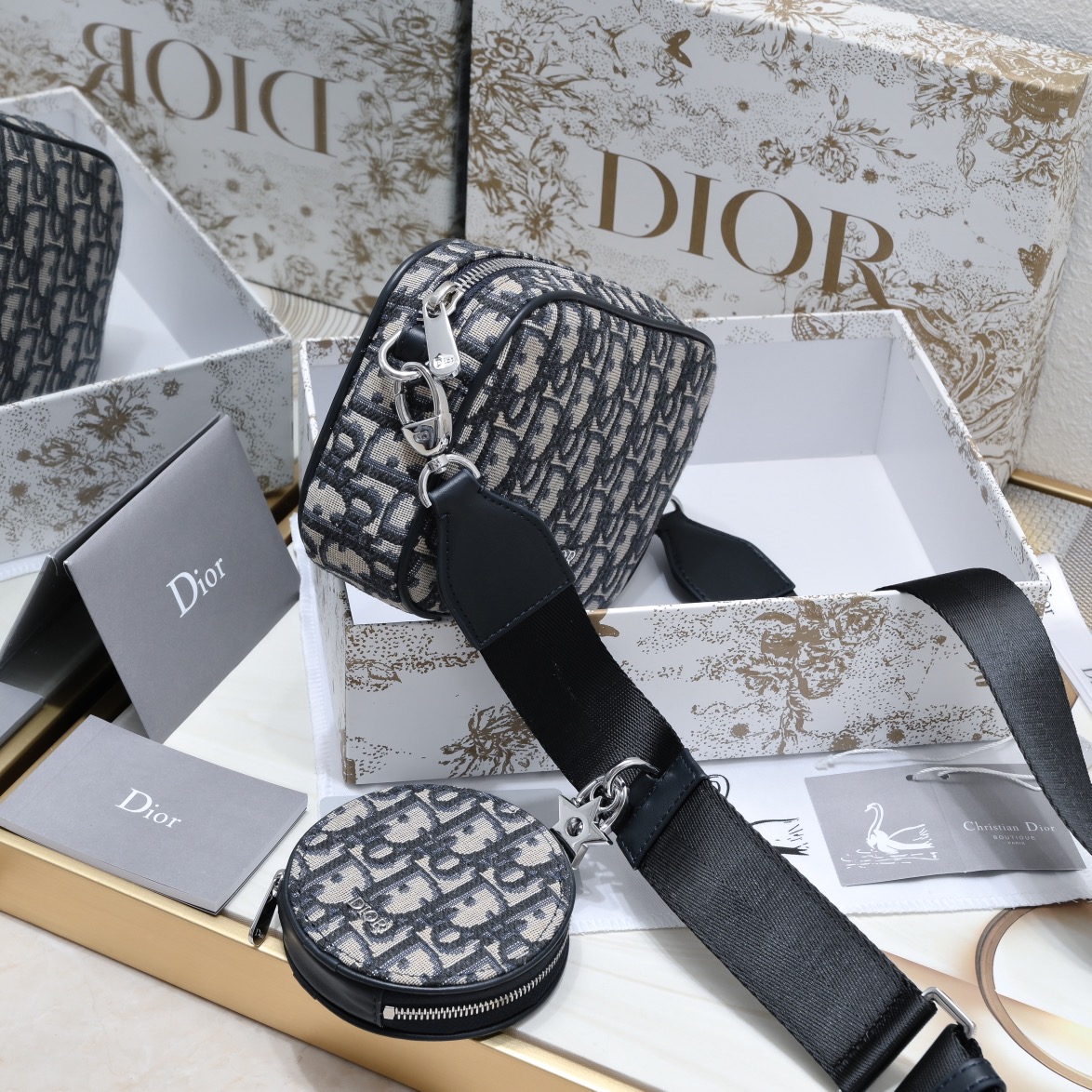 Dior 质量相机配图片盒子
