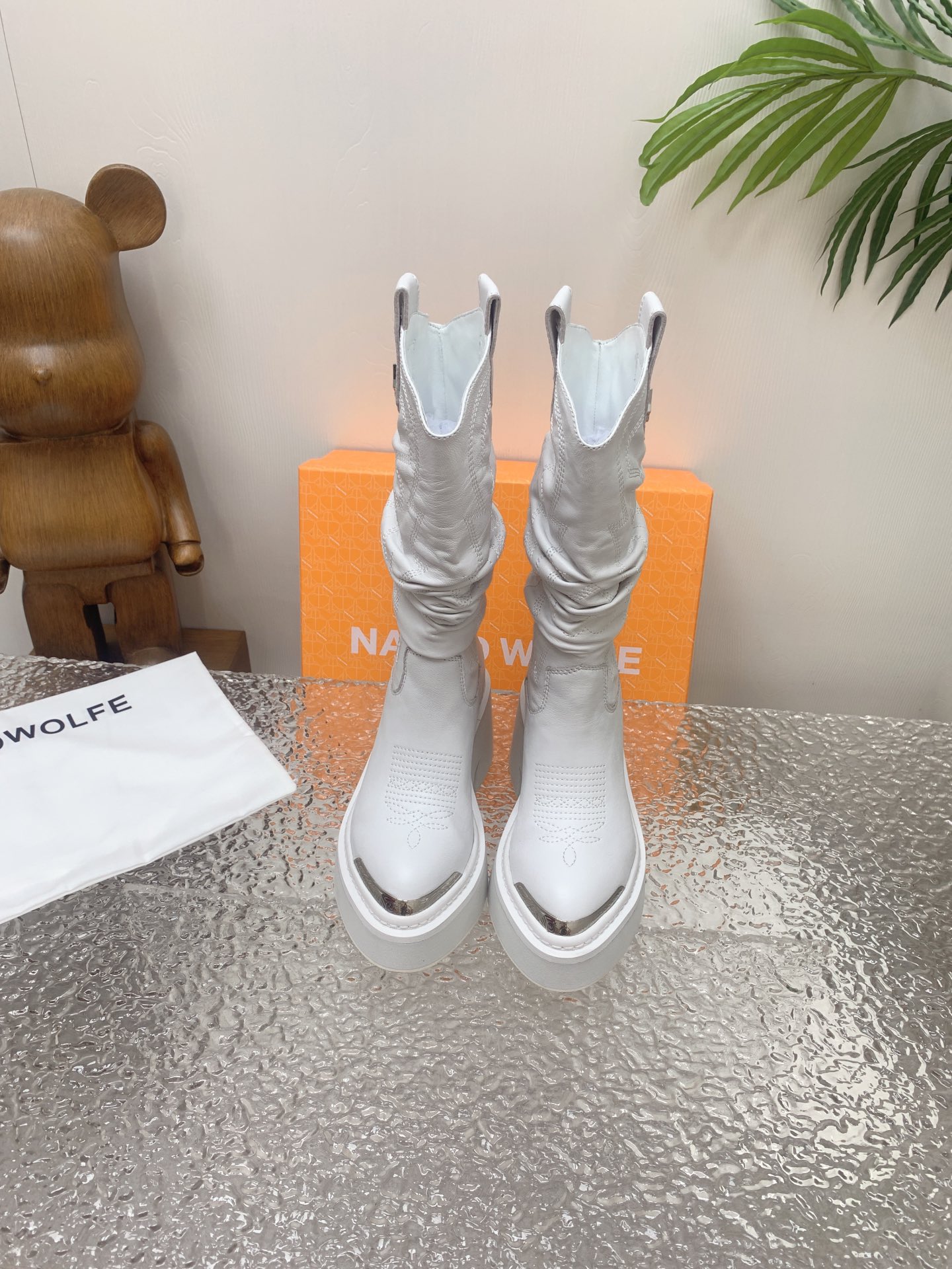 Nakedwolfe Ned Wolf Boots: Luxurious Design with Bold Front-Guarded Shoe Track