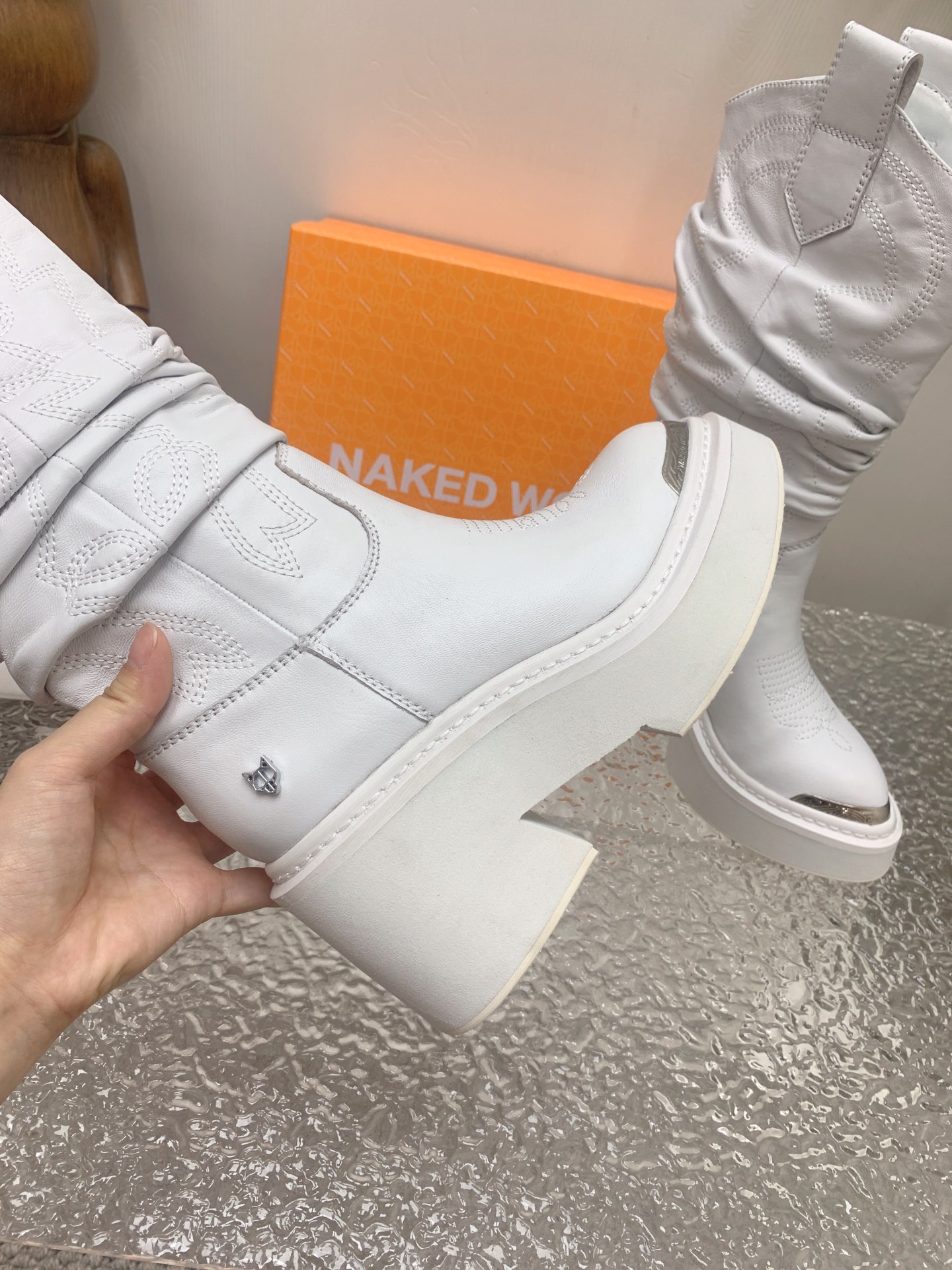 Nakedwolfe Ned Wolf Boots: Luxurious Design with Bold Front-Guarded Shoe Track - 图片 4