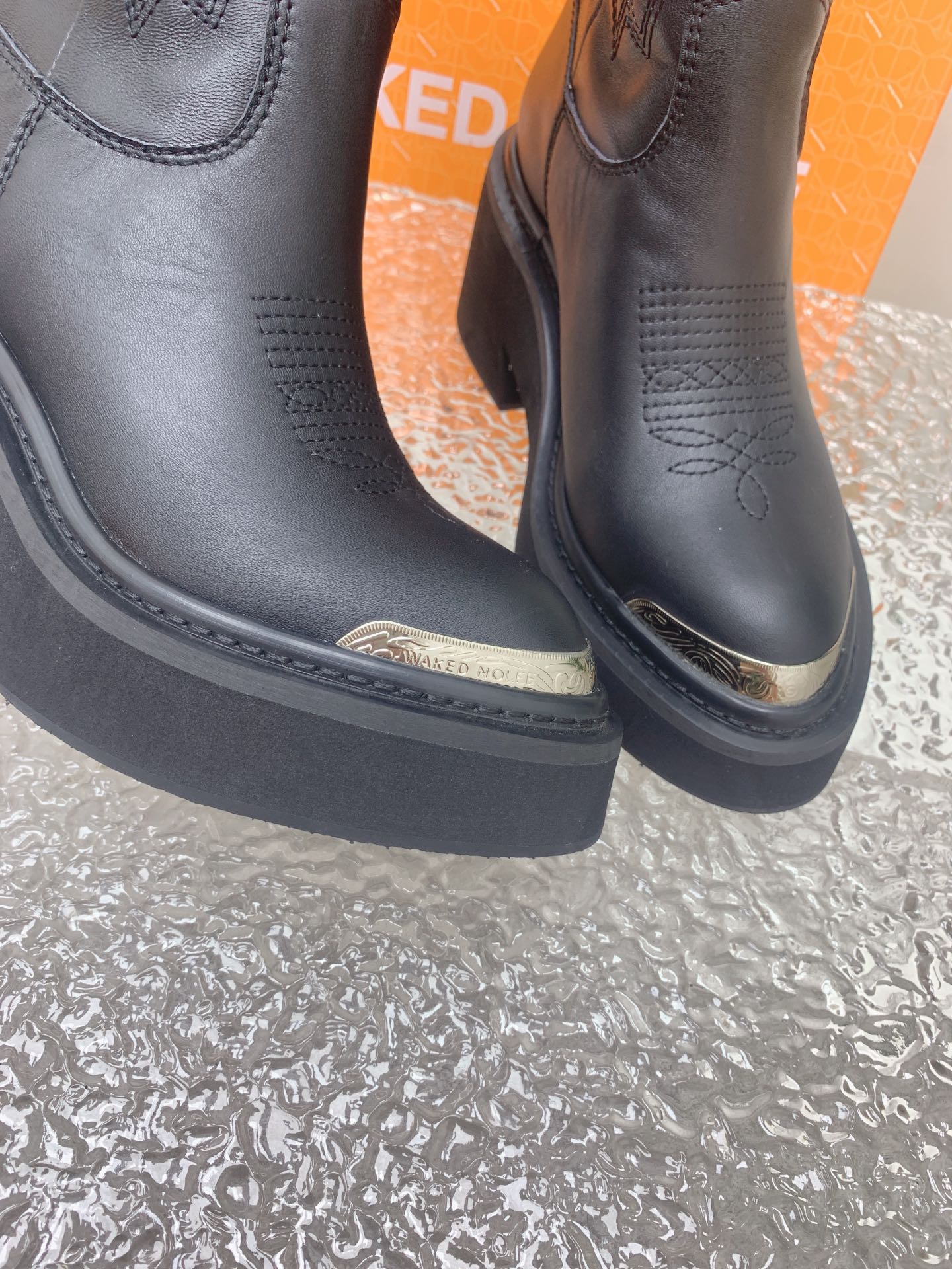 Nakedwolfe Ned Wolf Boots: Luxurious Design with Bold Features and Durable Materials - 图片 7