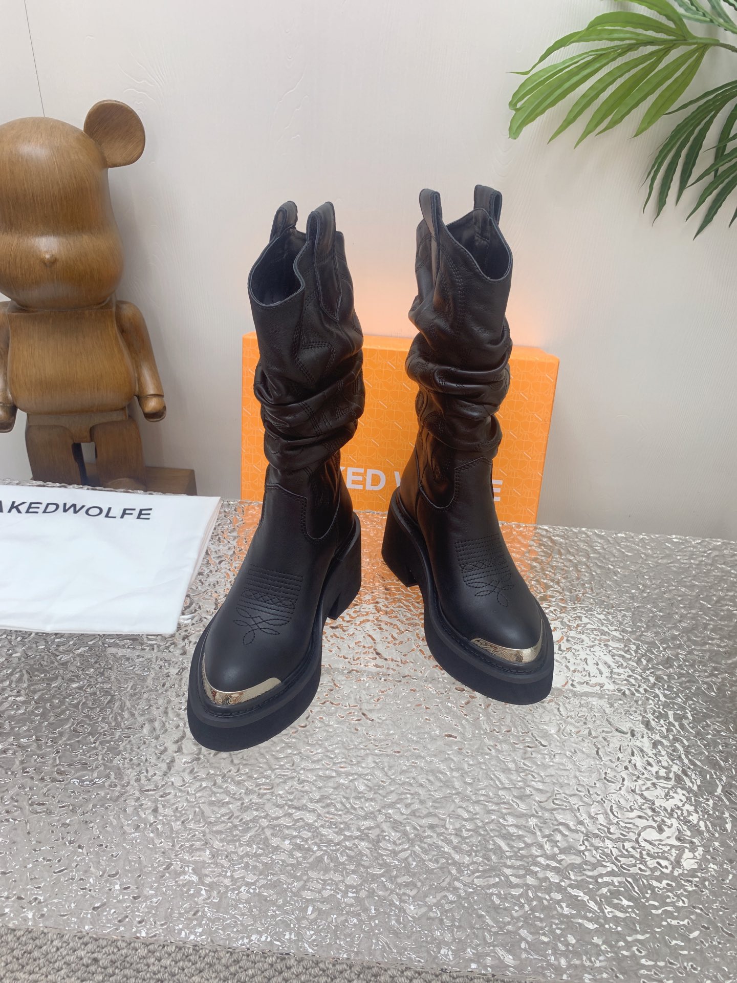 Nakedwolfe Ned Wolf Boots: Luxurious Design with Bold Features and Durable Materials - 图片 3