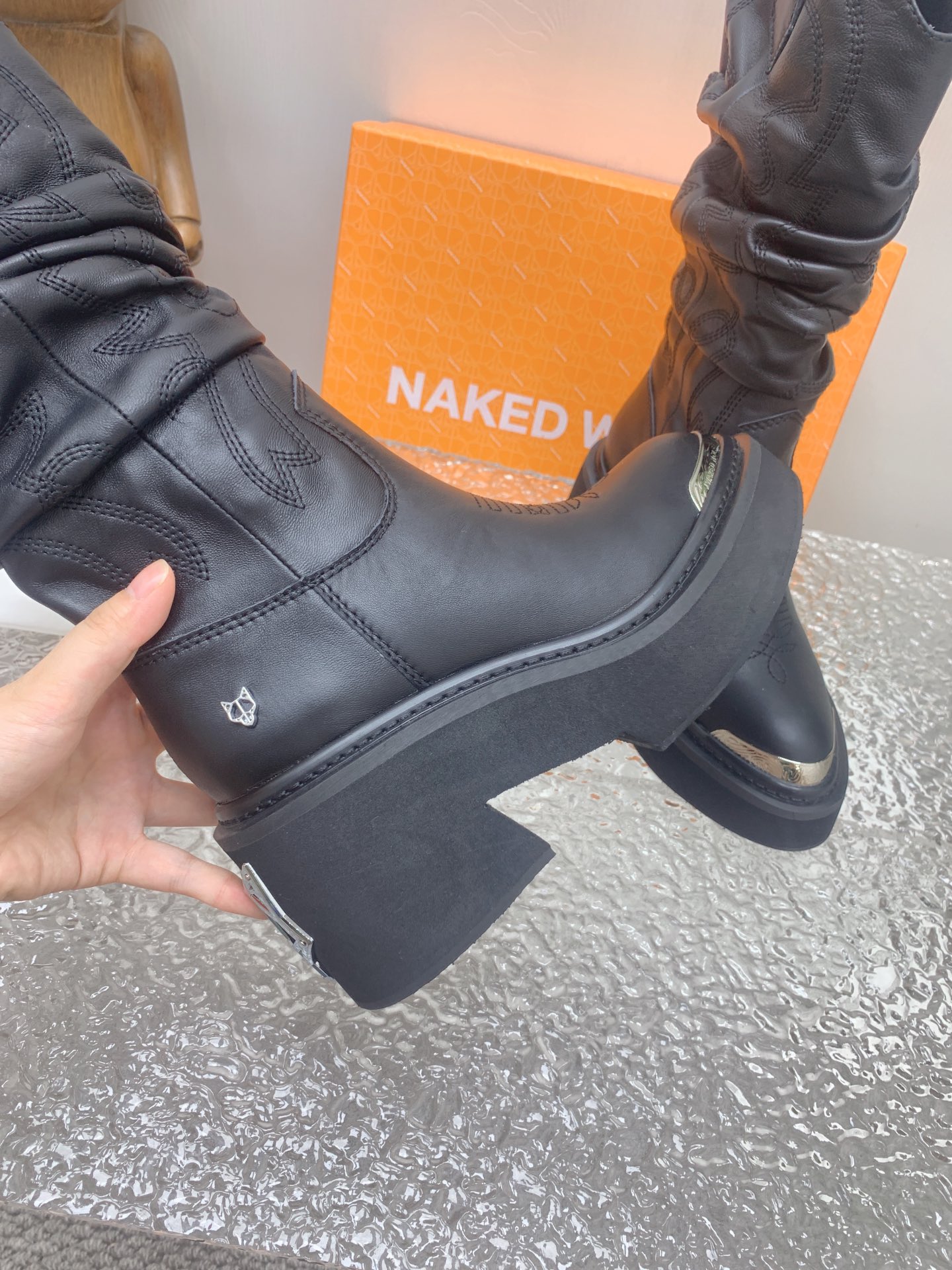 Nakedwolfe Ned Wolf Boots: Luxurious Design with Bold Features and Durable Materials - 图片 5