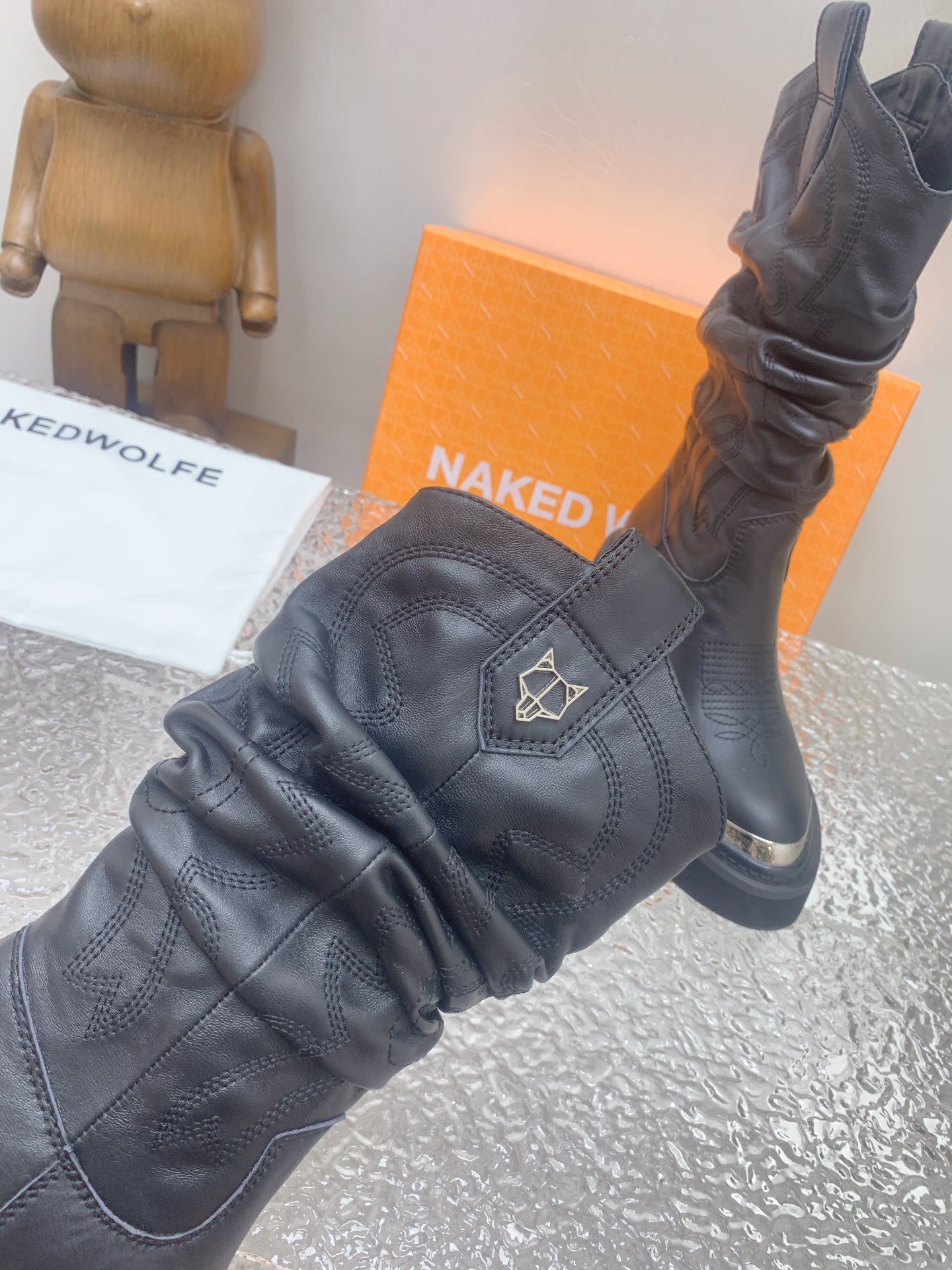 Nakedwolfe Ned Wolf Boots: Luxurious Design with Bold Features and Durable Materials - 图片 6