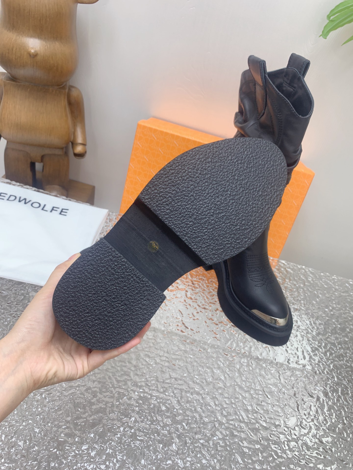 Nakedwolfe Ned Wolf Boots: Luxurious Design with Bold Features and Durable Materials - 图片 9