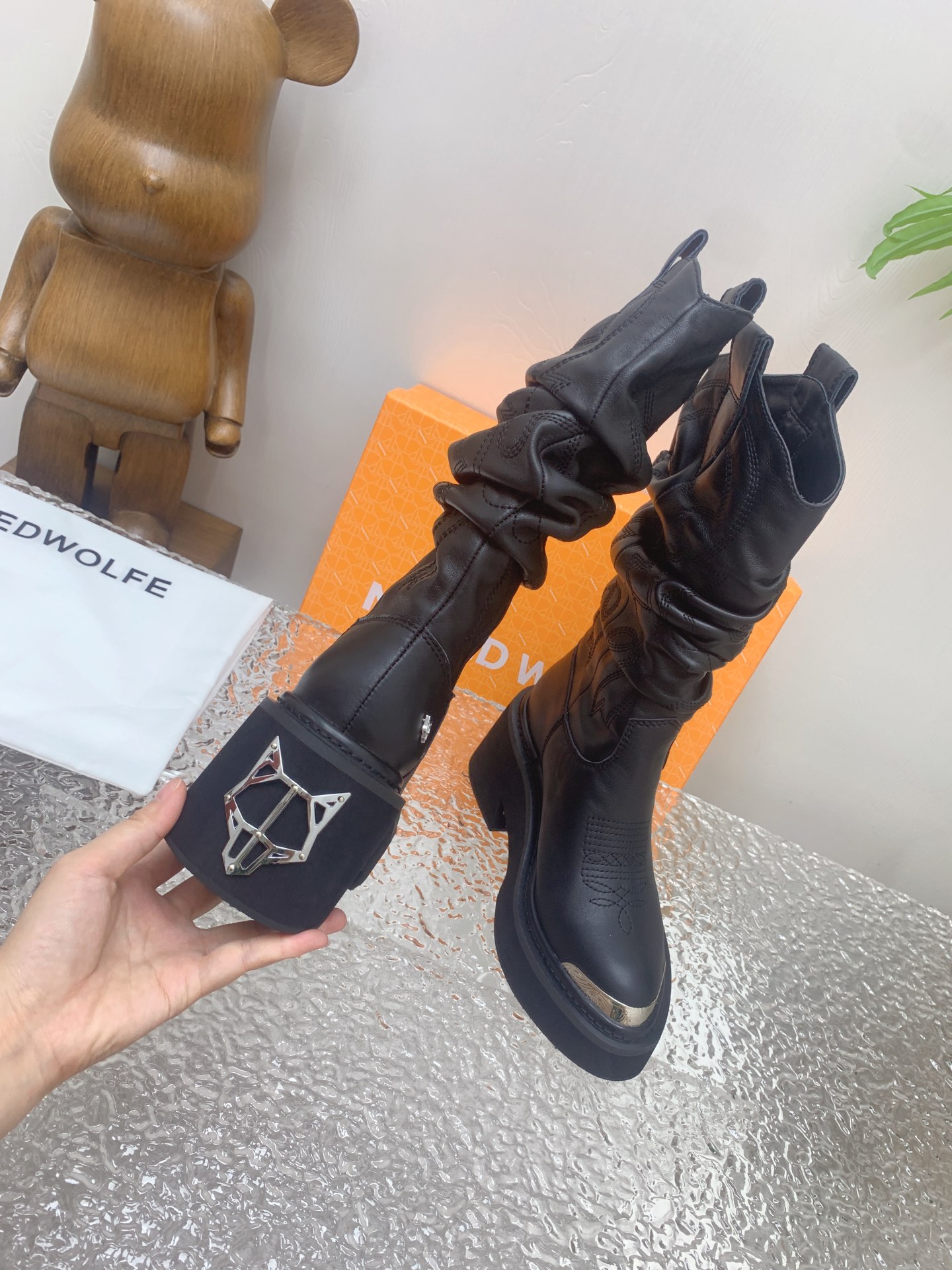 Nakedwolfe Ned Wolf Boots: Luxurious Design with Bold Features and Durable Materials - 图片 4