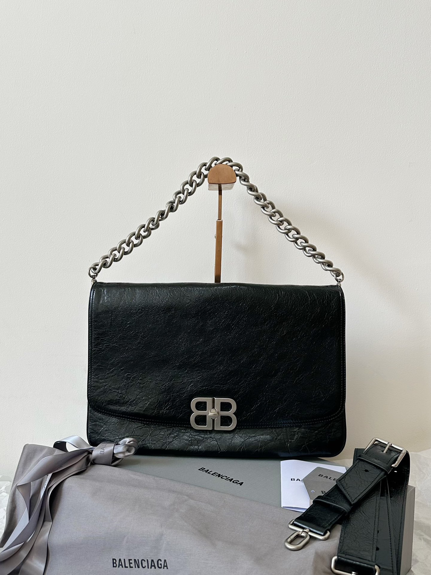 Crossbody & Shoulder Bags Black Unisex Oil Wax Leather Chains