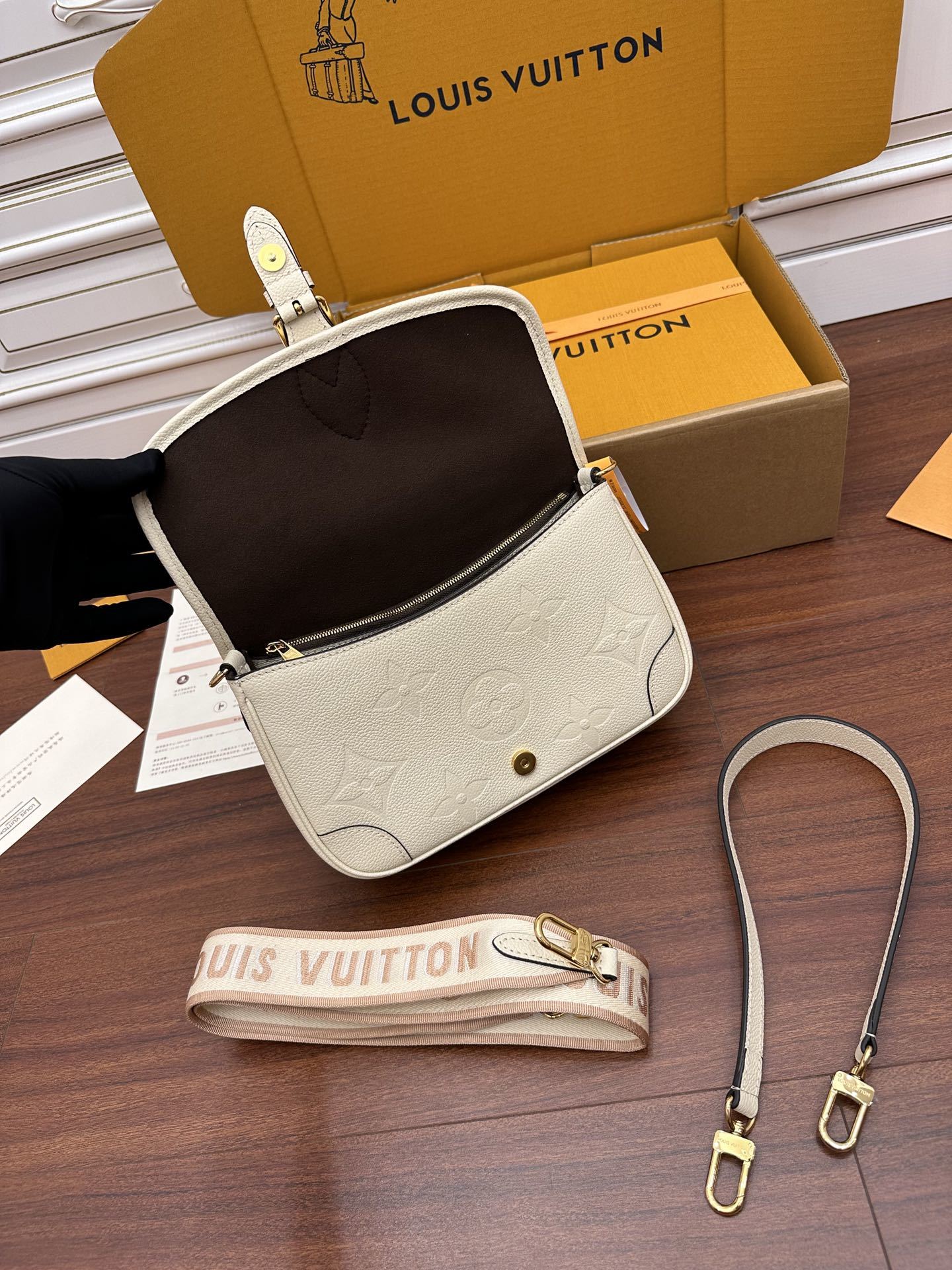 独家首发型号特正版M46388品质全面再次升级专柜同步电子芯片内码新礼盒礼品袋保护纸铜版电子标签合格证皮