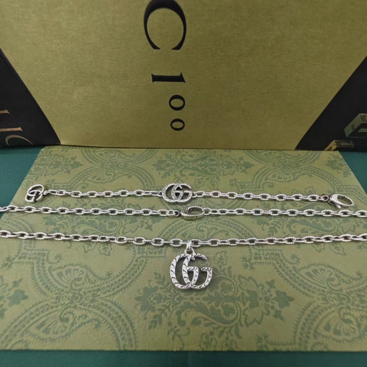 NO:108873,Necklace 95 Bracelet 90 Gucci counter hits factory direct sales price original one to one replica bracelet 16-18-20 cm carved double G necklace, jewelry quality, gucci, necklace, bracelet19860909项链95手链90 古驰专柜爆款 厂家直销价 原版一比一复刻 手链16-18-20厘米 雕纹双G项链,饰品精品,gucci,necklace,bracelet,Jewelry