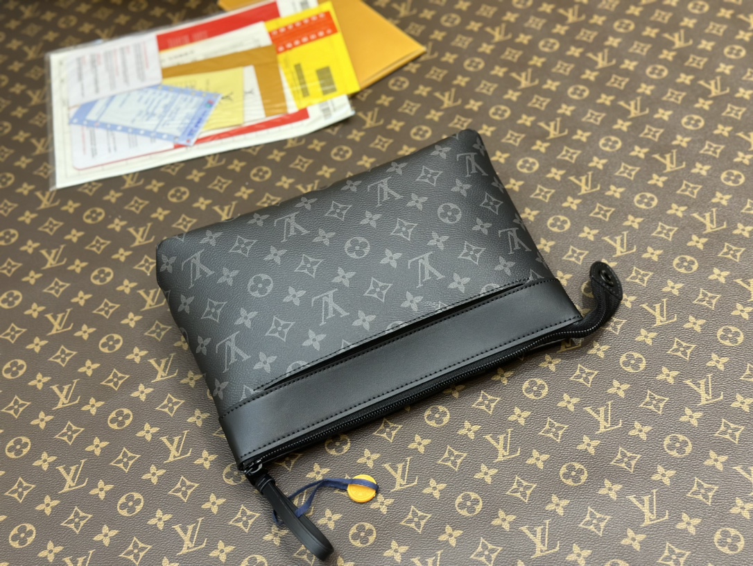 Monogram / Embossed Clutch Pouch Collection - Pochette Voyage Souple - Bag 3
