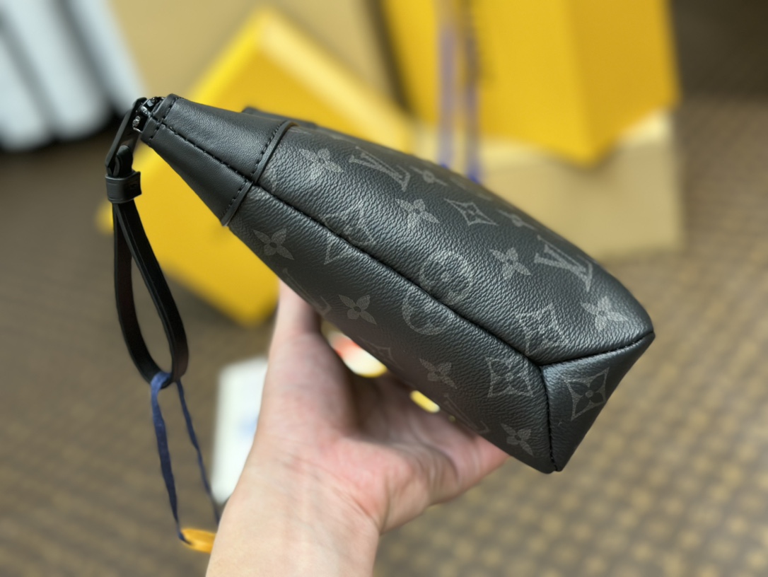Monogram / Embossed Clutch Pouch Collection - Pochette Voyage Souple - Bag 4