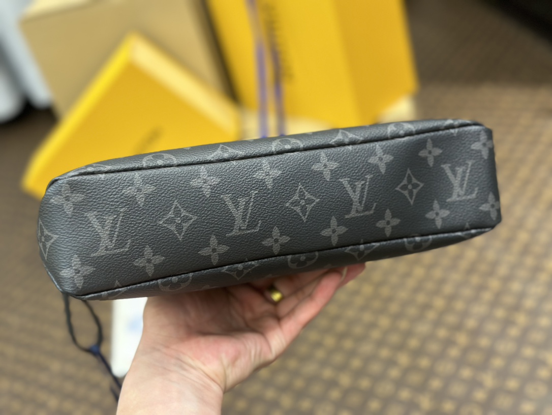 Monogram / Embossed Clutch Pouch Collection - Pochette Voyage Souple - Bag 5