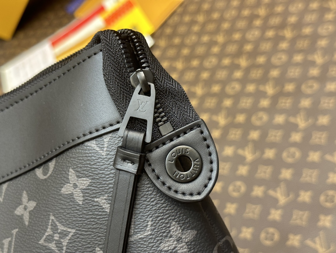 Monogram / Embossed Clutch Pouch Collection - Pochette Voyage Souple - Bag 7