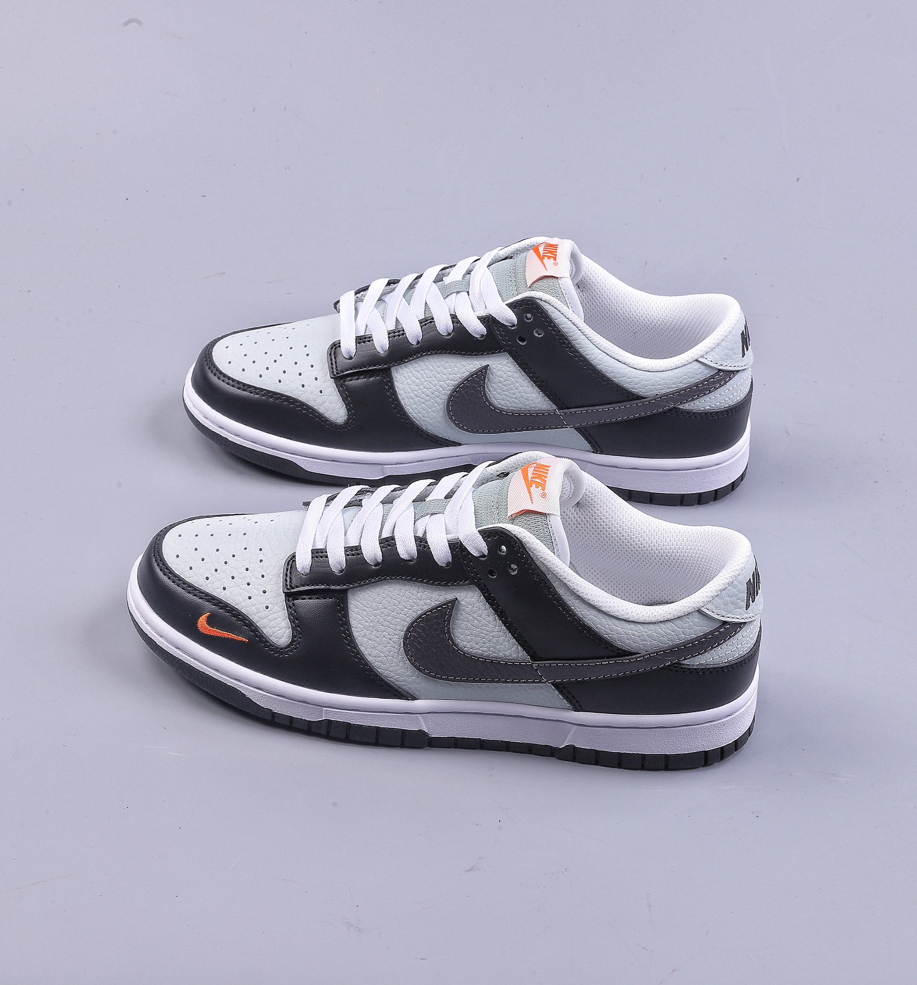 A Nike SB Dunk Low ”Grey/Black/Orange/Mini Swoosh” Dunk Series Low-top Sneakers ”Grey Black Orange Mini Swoosh” FN7808-001